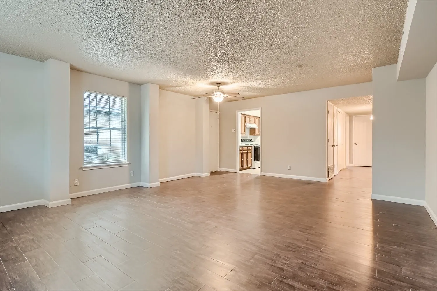 Single Family Residence For Sale in Collin County , 806 Prairie Creek Drive, Princeton, Texas 75407, 3 Bedroom, 2 Bathroom, 1 Garage spaces, 1,134 Sqft, built in 1984, Preowned, mls#21203585, Real Estate Agent in Princeton, Homes For Sale in Collin county, Homes For Sale in Princeton, Realtor in Princeton Texas, Real Estate Brokerage Independent Realty Texas, Luminita Cordes Realtor