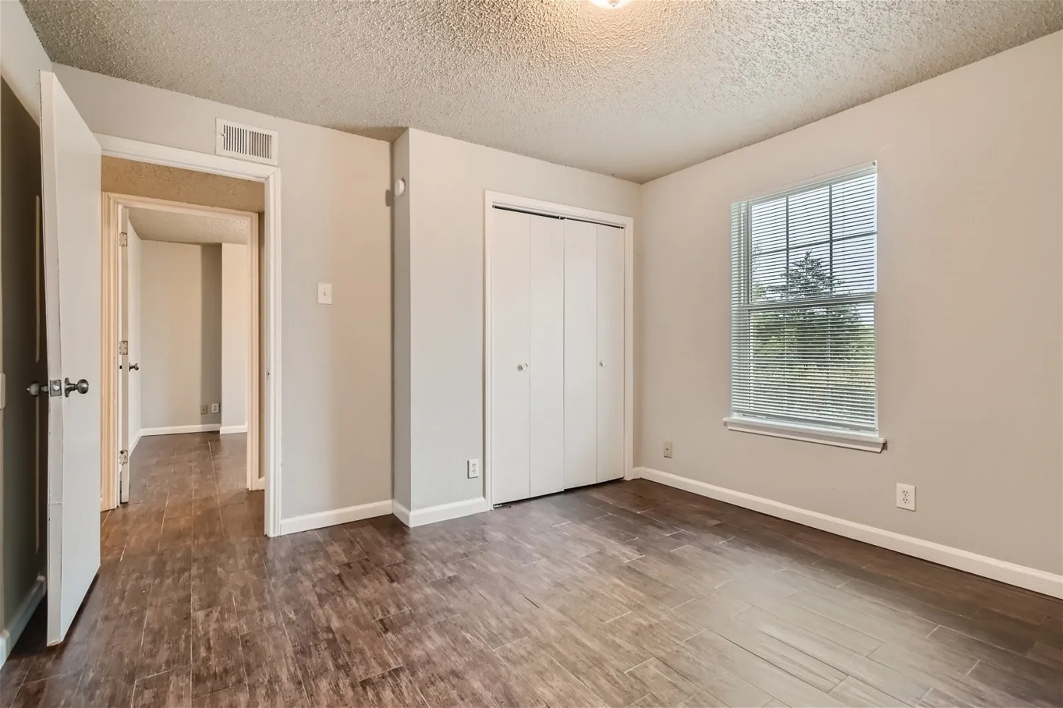 Single Family Residence For Sale in Collin County , 806 Prairie Creek Drive, Princeton, Texas 75407, 3 Bedroom, 2 Bathroom, 1 Garage spaces, 1,134 Sqft, built in 1984, Preowned, mls#21203585, Real Estate Agent in Princeton, Homes For Sale in Collin county, Homes For Sale in Princeton, Realtor in Princeton Texas, Real Estate Brokerage Independent Realty Texas, Luminita Cordes Realtor