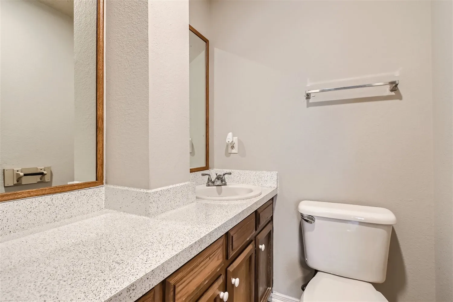 Single Family Residence For Sale in Collin County , 806 Prairie Creek Drive, Princeton, Texas 75407, 3 Bedroom, 2 Bathroom, 1 Garage spaces, 1,134 Sqft, built in 1984, Preowned, mls#21203585, Real Estate Agent in Princeton, Homes For Sale in Collin county, Homes For Sale in Princeton, Realtor in Princeton Texas, Real Estate Brokerage Independent Realty Texas, Luminita Cordes Realtor