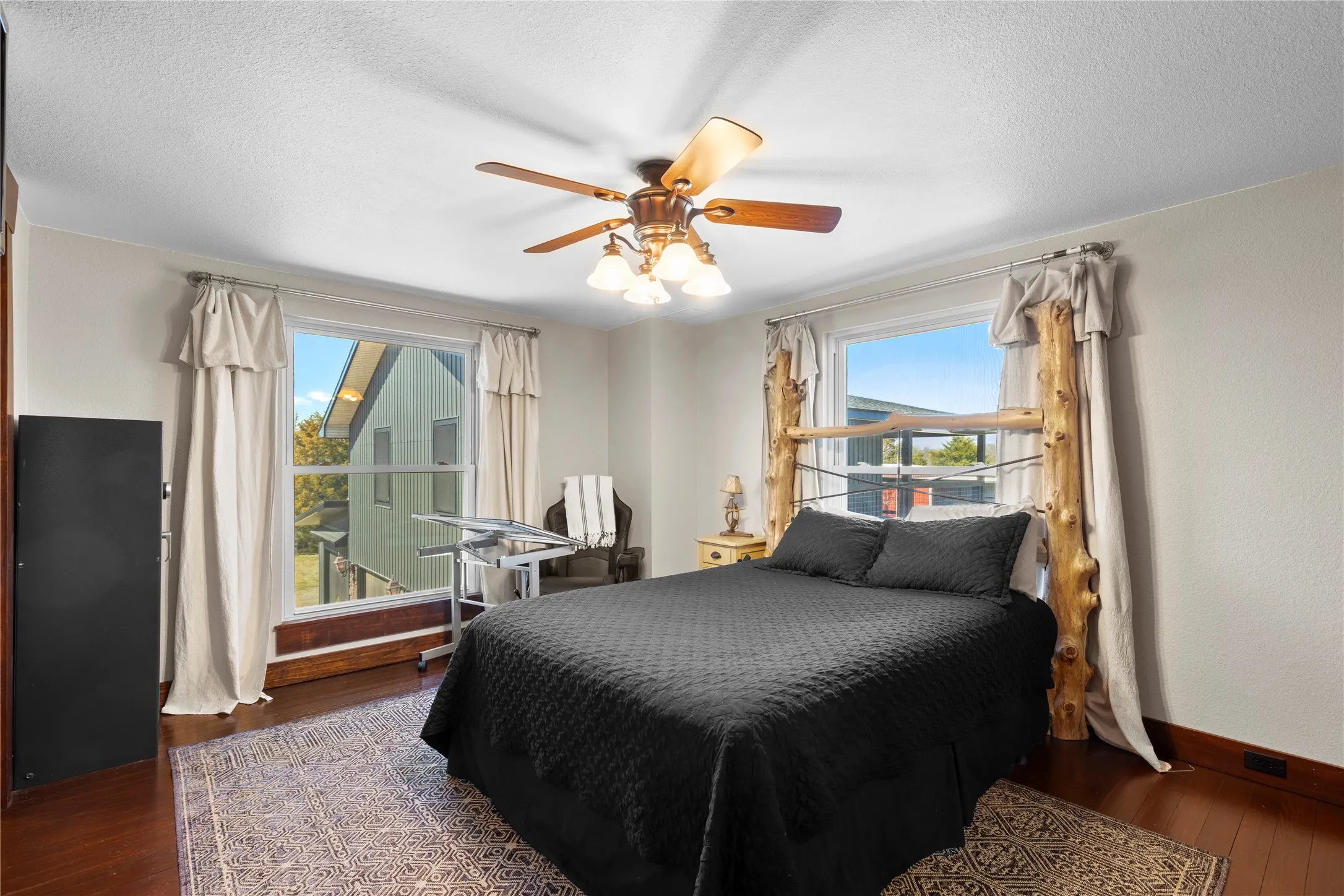 Farm For Sale in Hunt County , 4620 County Road 2720, Caddo Mills, Texas 75135, 7 Bedroom, 6 Bathroom, 7 Garage spaces, 4,269 Sqft, built in 1903, Preowned, mls#21191648, Real Estate Agent in Caddo Mills, Homes For Sale in Hunt county, Homes For Sale in Caddo Mills, Realtor in Caddo Mills Texas, Real Estate Brokerage Independent Realty Texas, Luminita Cordes Realtor