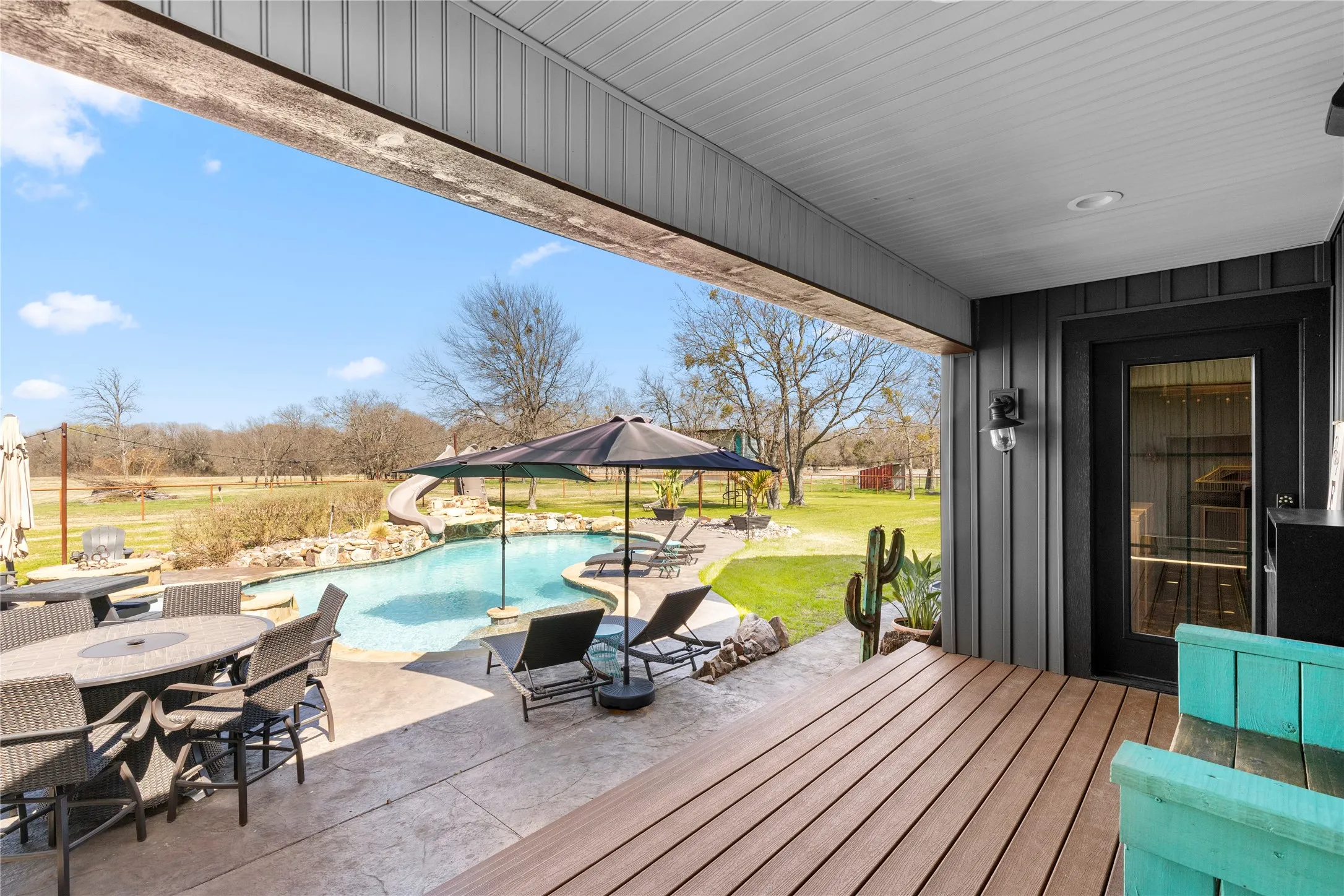 Farm For Sale in Hunt County , 4620 County Road 2720, Caddo Mills, Texas 75135, 7 Bedroom, 6 Bathroom, 7 Garage spaces, 4,269 Sqft, built in 1903, Preowned, mls#21191648, Real Estate Agent in Caddo Mills, Homes For Sale in Hunt county, Homes For Sale in Caddo Mills, Realtor in Caddo Mills Texas, Real Estate Brokerage Independent Realty Texas, Luminita Cordes Realtor