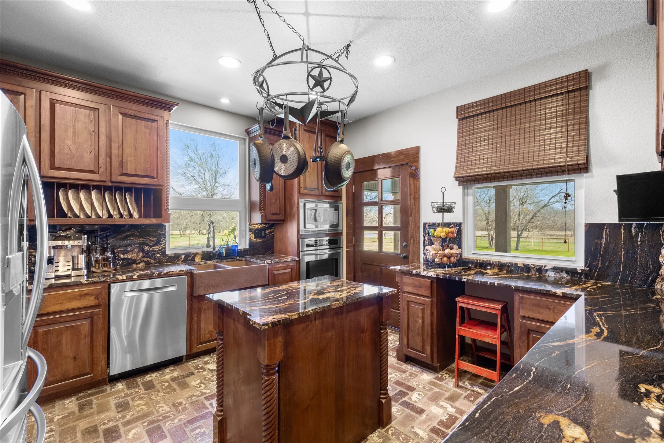 Farm For Sale in Hunt County , 4620 County Road 2720, Caddo Mills, Texas 75135, 7 Bedroom, 6 Bathroom, 7 Garage spaces, 4,269 Sqft, built in 1903, Preowned, mls#21191648, Real Estate Agent in Caddo Mills, Homes For Sale in Hunt county, Homes For Sale in Caddo Mills, Realtor in Caddo Mills Texas, Real Estate Brokerage Independent Realty Texas, Luminita Cordes Realtor