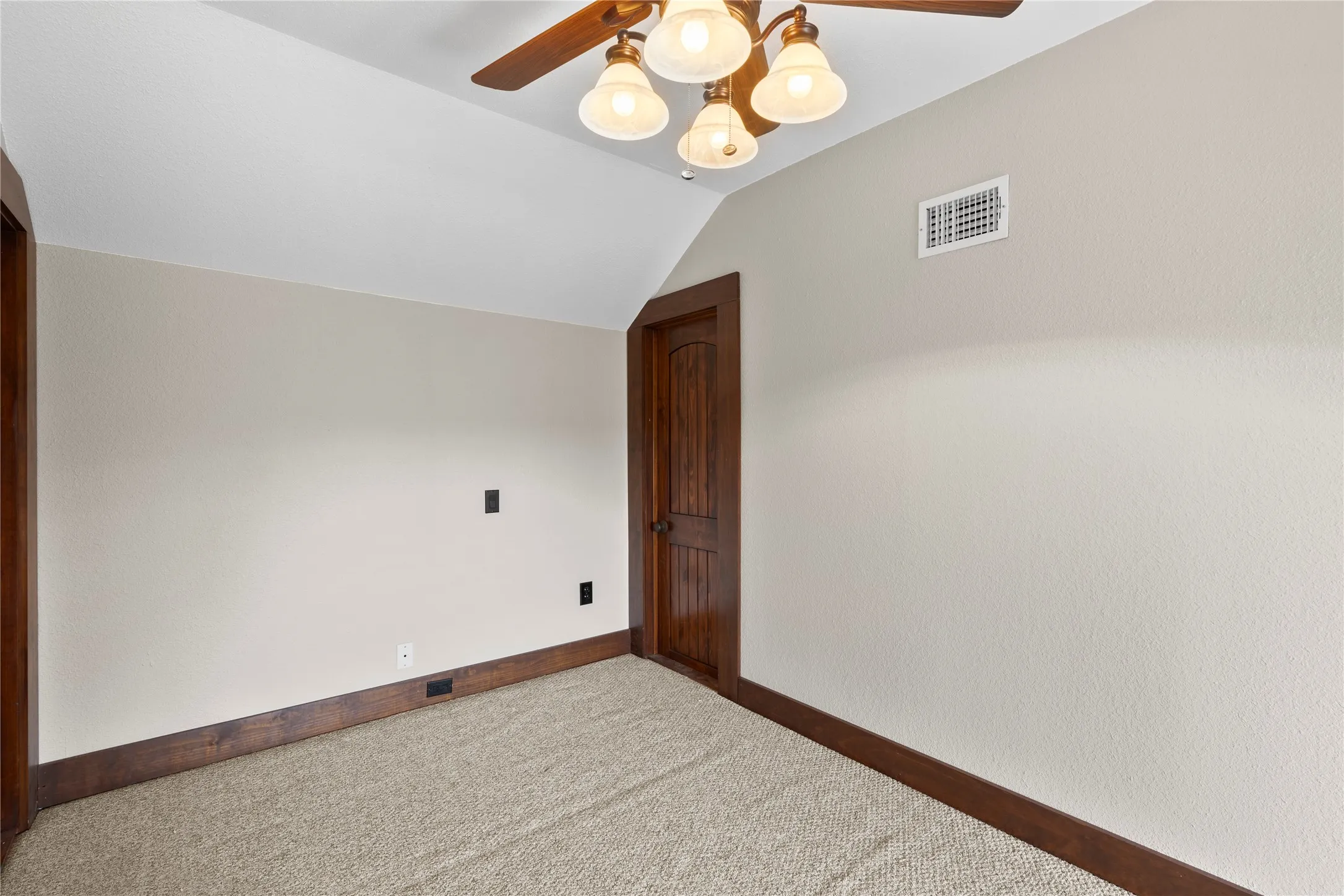 Farm For Sale in Hunt County , 4620 County Road 2720, Caddo Mills, Texas 75135, 7 Bedroom, 6 Bathroom, 7 Garage spaces, 4,269 Sqft, built in 1903, Preowned, mls#21191648, Real Estate Agent in Caddo Mills, Homes For Sale in Hunt county, Homes For Sale in Caddo Mills, Realtor in Caddo Mills Texas, Real Estate Brokerage Independent Realty Texas, Luminita Cordes Realtor