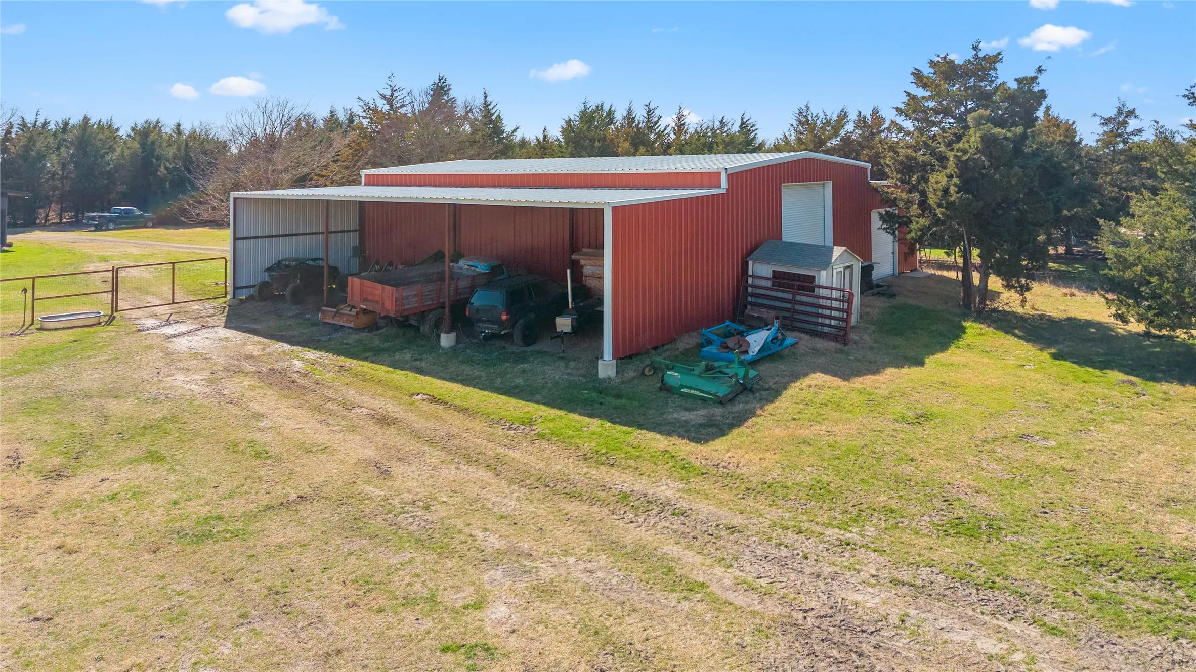 Farm For Sale in Hunt County , 4620 County Road 2720, Caddo Mills, Texas 75135, 7 Bedroom, 6 Bathroom, 7 Garage spaces, 4,269 Sqft, built in 1903, Preowned, mls#21191648, Real Estate Agent in Caddo Mills, Homes For Sale in Hunt county, Homes For Sale in Caddo Mills, Realtor in Caddo Mills Texas, Real Estate Brokerage Independent Realty Texas, Luminita Cordes Realtor