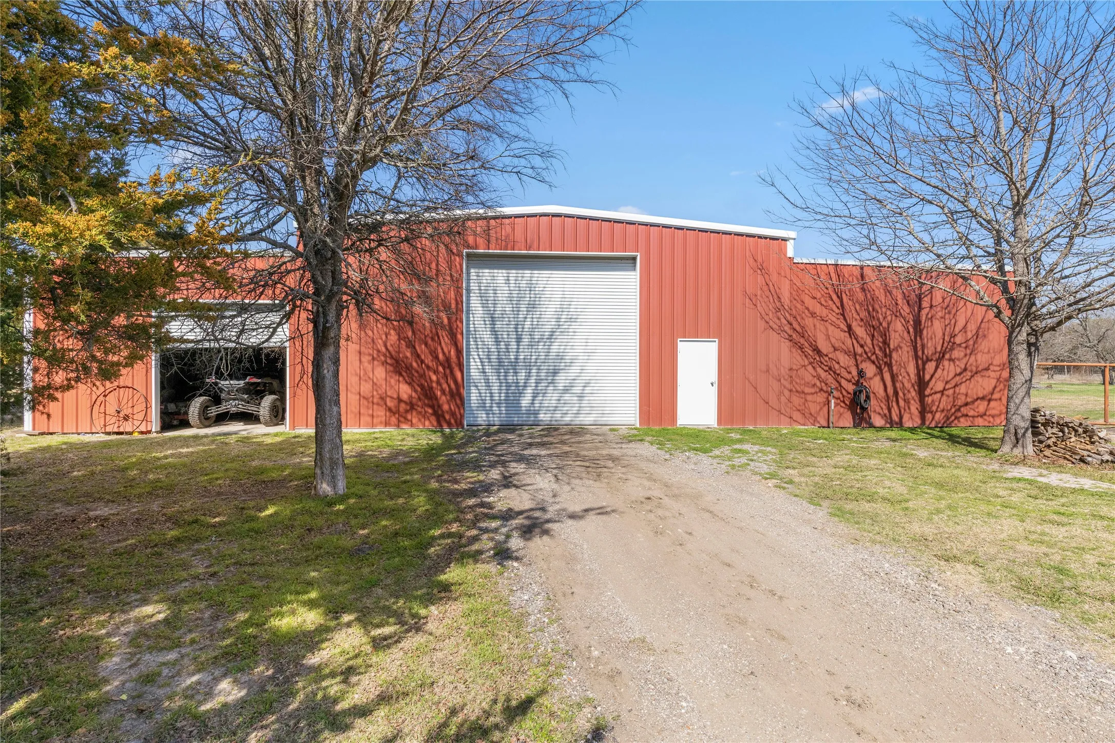 Farm For Sale in Hunt County , 4620 County Road 2720, Caddo Mills, Texas 75135, 7 Bedroom, 6 Bathroom, 7 Garage spaces, 4,269 Sqft, built in 1903, Preowned, mls#21191648, Real Estate Agent in Caddo Mills, Homes For Sale in Hunt county, Homes For Sale in Caddo Mills, Realtor in Caddo Mills Texas, Real Estate Brokerage Independent Realty Texas, Luminita Cordes Realtor