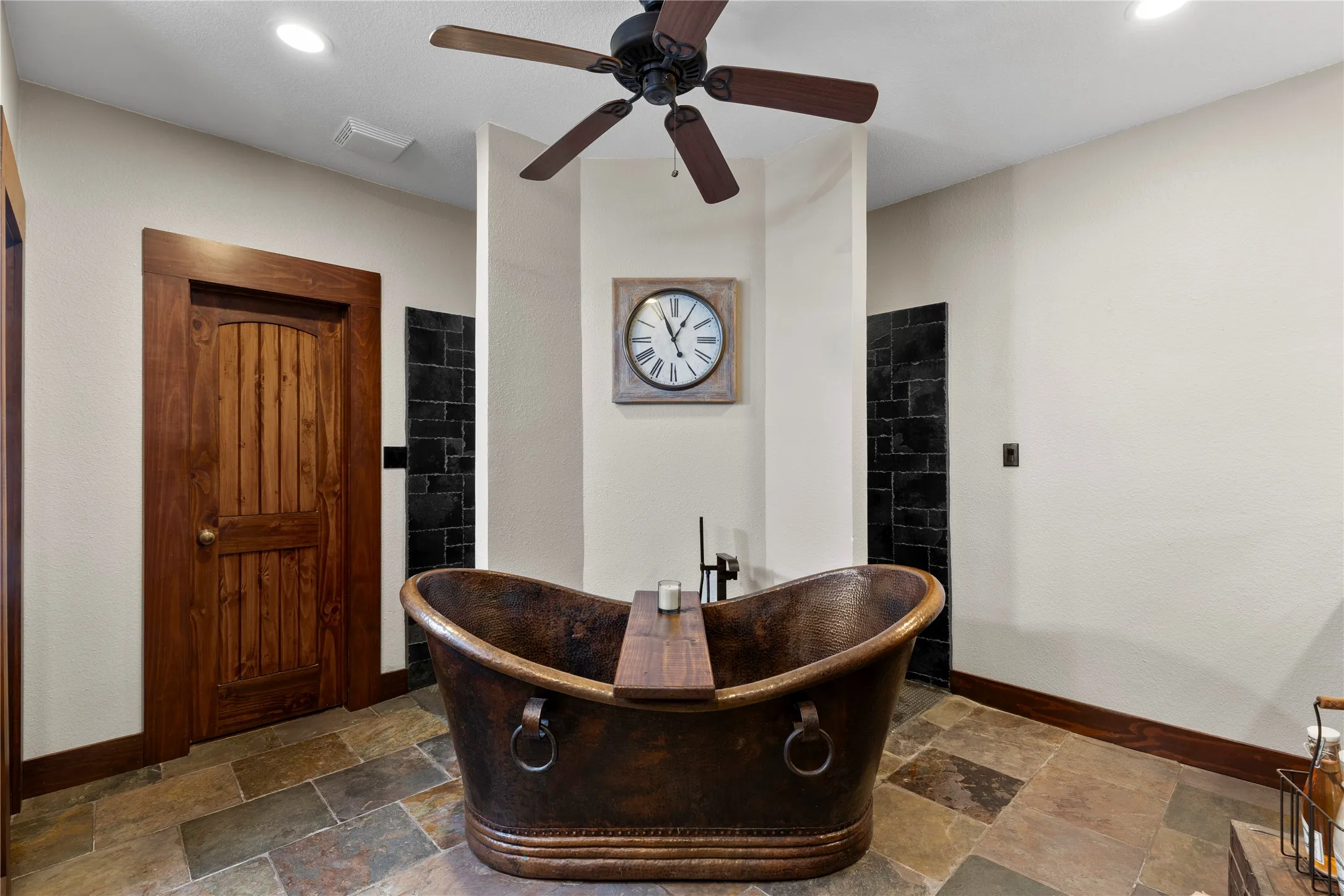 Farm For Sale in Hunt County , 4620 County Road 2720, Caddo Mills, Texas 75135, 7 Bedroom, 6 Bathroom, 7 Garage spaces, 4,269 Sqft, built in 1903, Preowned, mls#21191648, Real Estate Agent in Caddo Mills, Homes For Sale in Hunt county, Homes For Sale in Caddo Mills, Realtor in Caddo Mills Texas, Real Estate Brokerage Independent Realty Texas, Luminita Cordes Realtor