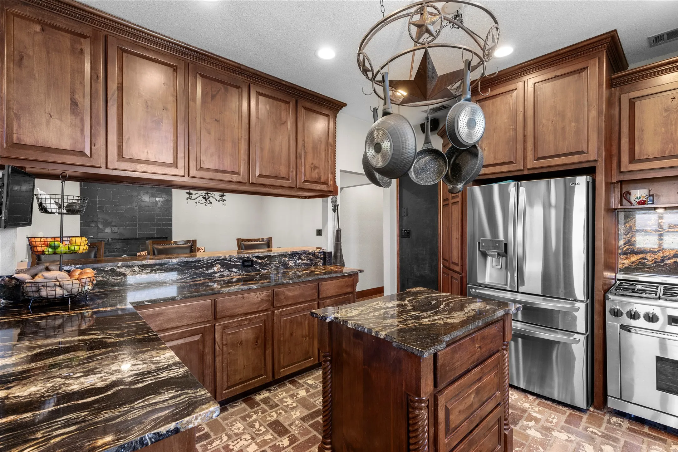 Farm For Sale in Hunt County , 4620 County Road 2720, Caddo Mills, Texas 75135, 7 Bedroom, 6 Bathroom, 7 Garage spaces, 4,269 Sqft, built in 1903, Preowned, mls#21191648, Real Estate Agent in Caddo Mills, Homes For Sale in Hunt county, Homes For Sale in Caddo Mills, Realtor in Caddo Mills Texas, Real Estate Brokerage Independent Realty Texas, Luminita Cordes Realtor