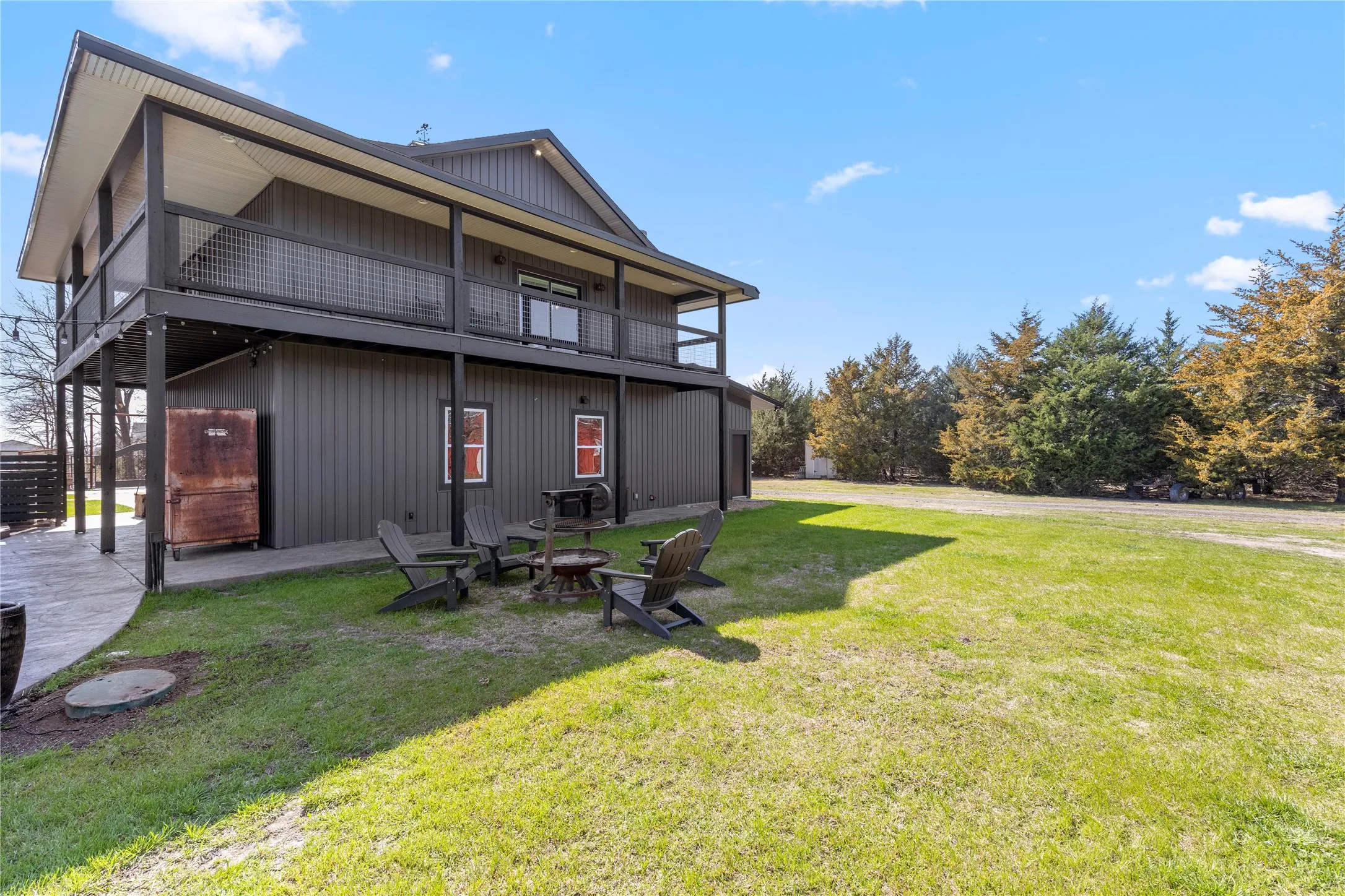Farm For Sale in Hunt County , 4620 County Road 2720, Caddo Mills, Texas 75135, 7 Bedroom, 6 Bathroom, 7 Garage spaces, 4,269 Sqft, built in 1903, Preowned, mls#21191648, Real Estate Agent in Caddo Mills, Homes For Sale in Hunt county, Homes For Sale in Caddo Mills, Realtor in Caddo Mills Texas, Real Estate Brokerage Independent Realty Texas, Luminita Cordes Realtor