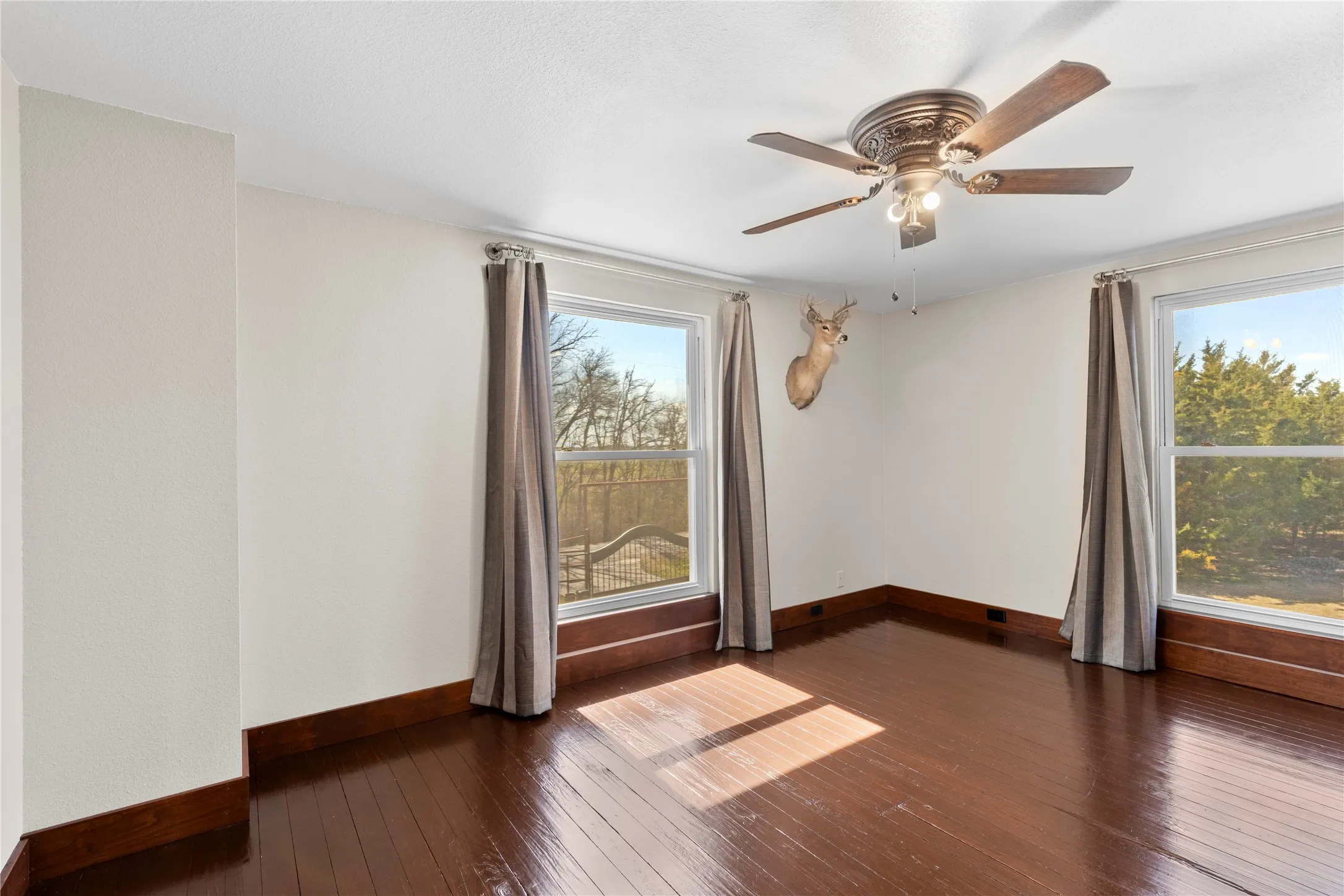 Farm For Sale in Hunt County , 4620 County Road 2720, Caddo Mills, Texas 75135, 7 Bedroom, 6 Bathroom, 7 Garage spaces, 4,269 Sqft, built in 1903, Preowned, mls#21191648, Real Estate Agent in Caddo Mills, Homes For Sale in Hunt county, Homes For Sale in Caddo Mills, Realtor in Caddo Mills Texas, Real Estate Brokerage Independent Realty Texas, Luminita Cordes Realtor