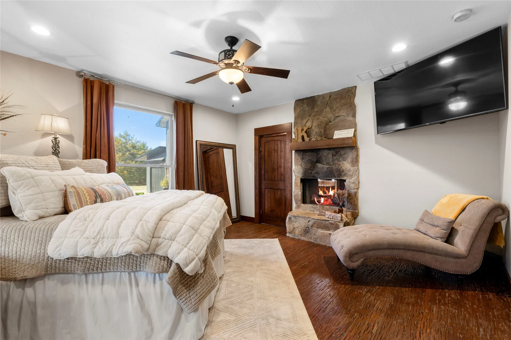 Farm For Sale in Hunt County , 4620 County Road 2720, Caddo Mills, Texas 75135, 7 Bedroom, 6 Bathroom, 7 Garage spaces, 4,269 Sqft, built in 1903, Preowned, mls#21191648, Real Estate Agent in Caddo Mills, Homes For Sale in Hunt county, Homes For Sale in Caddo Mills, Realtor in Caddo Mills Texas, Real Estate Brokerage Independent Realty Texas, Luminita Cordes Realtor
