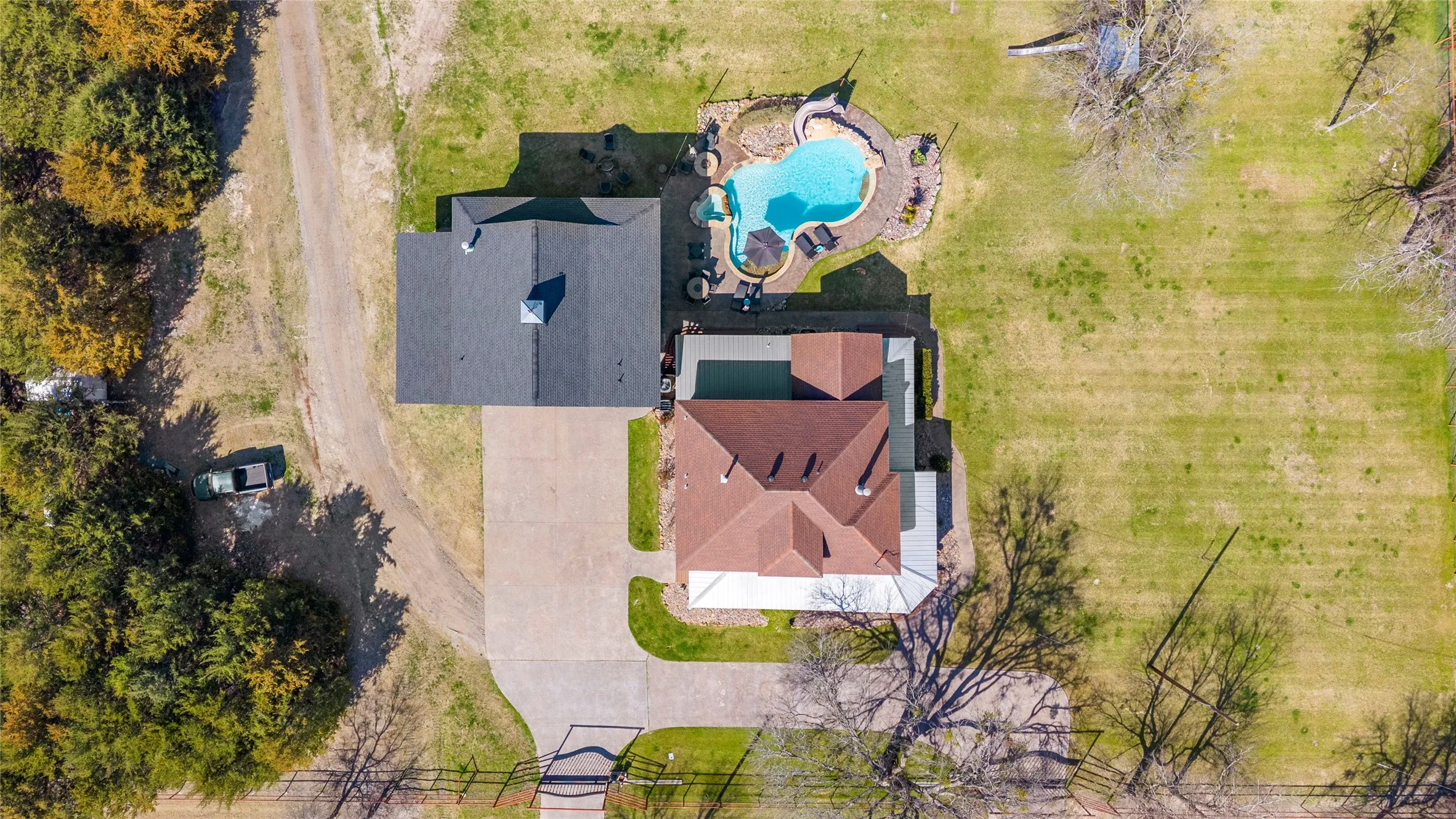 Farm For Sale in Hunt County , 4620 County Road 2720, Caddo Mills, Texas 75135, 7 Bedroom, 6 Bathroom, 7 Garage spaces, 4,269 Sqft, built in 1903, Preowned, mls#21191648, Real Estate Agent in Caddo Mills, Homes For Sale in Hunt county, Homes For Sale in Caddo Mills, Realtor in Caddo Mills Texas, Real Estate Brokerage Independent Realty Texas, Luminita Cordes Realtor