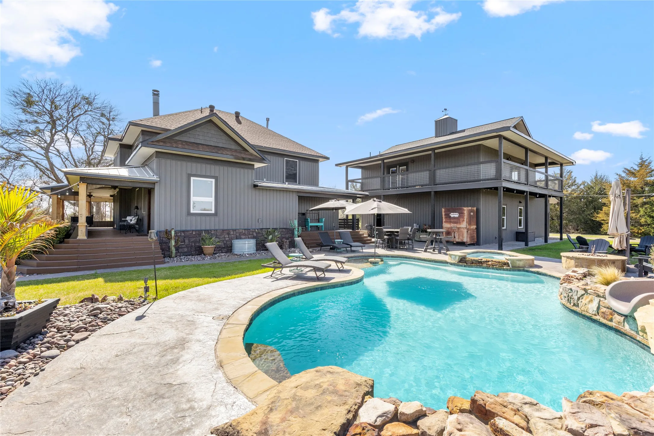 Farm For Sale in Hunt County , 4620 County Road 2720, Caddo Mills, Texas 75135, 7 Bedroom, 6 Bathroom, 7 Garage spaces, 4,269 Sqft, built in 1903, Preowned, mls#21191648, Real Estate Agent in Caddo Mills, Homes For Sale in Hunt county, Homes For Sale in Caddo Mills, Realtor in Caddo Mills Texas, Real Estate Brokerage Independent Realty Texas, Luminita Cordes Realtor