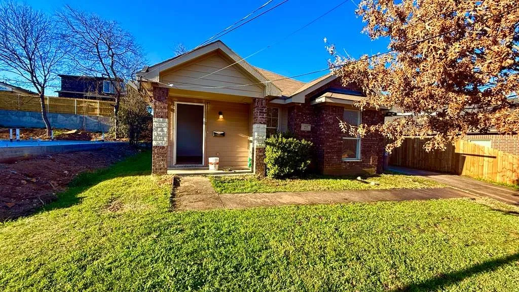 Single Family Residence For Rent in Dallas County , 1511 Doyle Avenue, Dallas, Texas 75203, 3 Bedroom, 2 Bathroom, Garage spaces, 1,262 Sqft, built in 2005, mls#21203666, Real Estate Agent in Dallas, Homes For Rent in Dallas county, Homes For Rent in Dallas, Realtor in Dallas Texas, Real Estate Brokerage Independent Realty Texas, Luminita Cordes Realtor