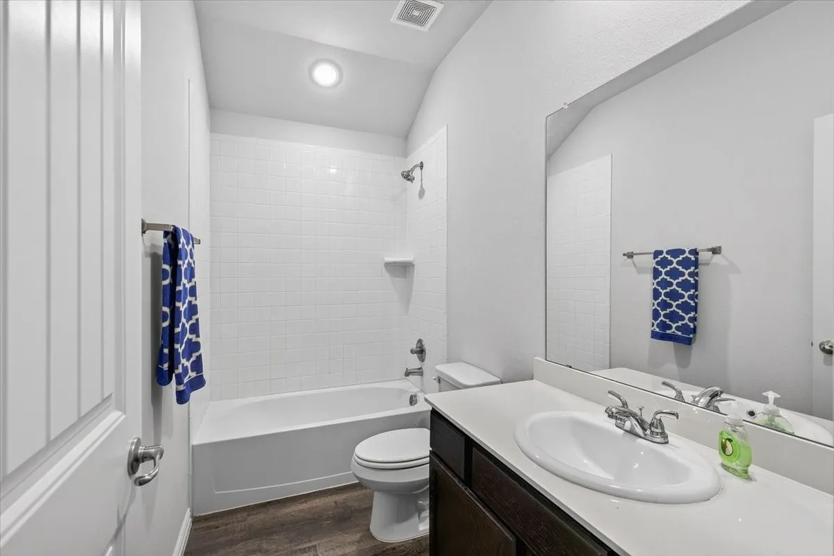 Single Family Residence For Sale in Henderson County , 515 Cottage Row, Mabank, Texas 75147, 4 Bedroom, 2 Bathroom, 2 Garage spaces, 1,672 Sqft, built in 2020, Preowned, mls#21203702, Real Estate Agent in Mabank, Homes For Sale in Henderson county, Homes For Sale in Mabank, Realtor in Mabank Texas, Real Estate Brokerage Independent Realty Texas, Luminita Cordes Realtor
