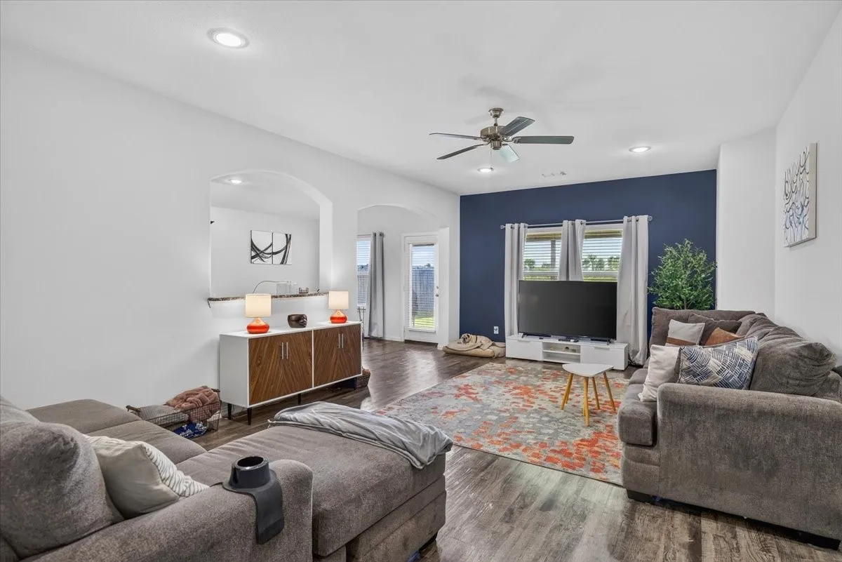 Single Family Residence For Sale in Henderson County , 515 Cottage Row, Mabank, Texas 75147, 4 Bedroom, 2 Bathroom, 2 Garage spaces, 1,672 Sqft, built in 2020, Preowned, mls#21203702, Real Estate Agent in Mabank, Homes For Sale in Henderson county, Homes For Sale in Mabank, Realtor in Mabank Texas, Real Estate Brokerage Independent Realty Texas, Luminita Cordes Realtor