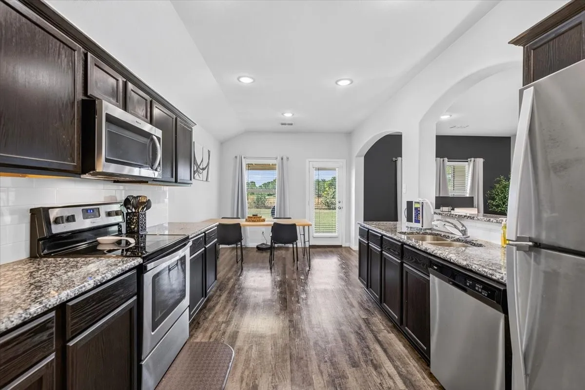 Single Family Residence For Sale in Henderson County , 515 Cottage Row, Mabank, Texas 75147, 4 Bedroom, 2 Bathroom, 2 Garage spaces, 1,672 Sqft, built in 2020, Preowned, mls#21203702, Real Estate Agent in Mabank, Homes For Sale in Henderson county, Homes For Sale in Mabank, Realtor in Mabank Texas, Real Estate Brokerage Independent Realty Texas, Luminita Cordes Realtor