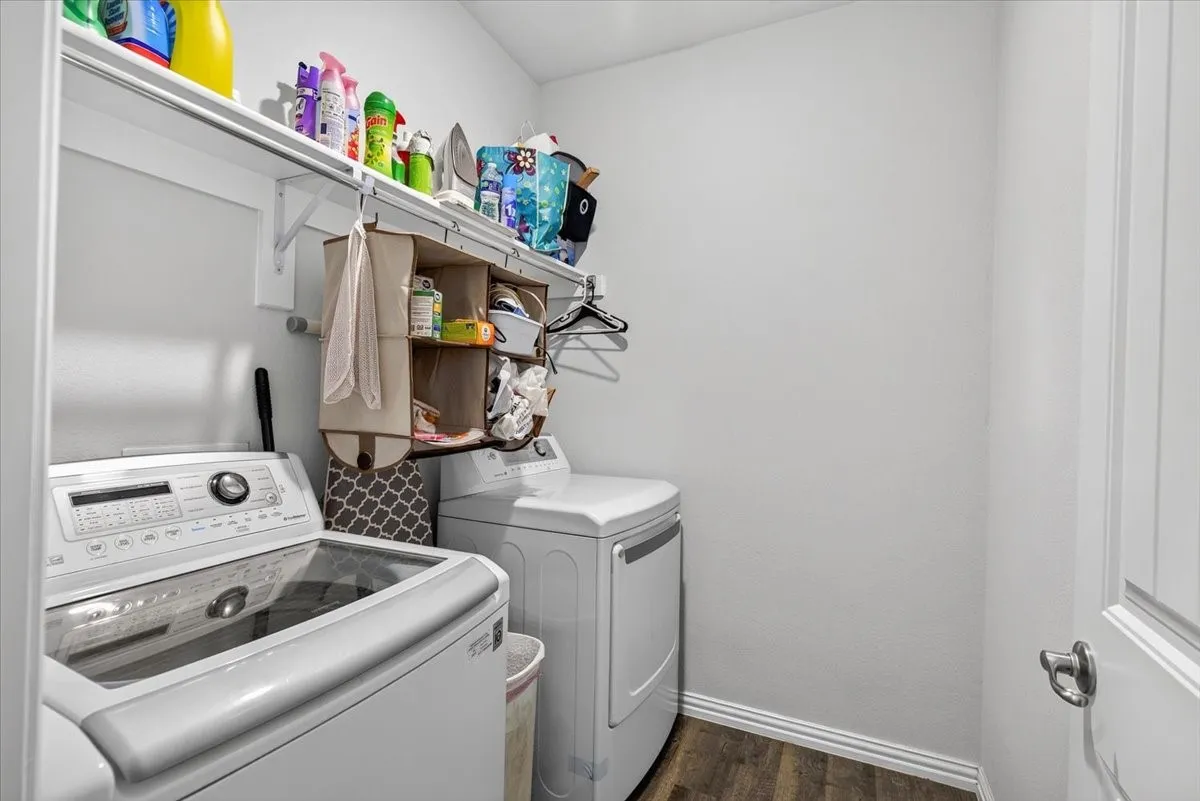 Single Family Residence For Sale in Henderson County , 515 Cottage Row, Mabank, Texas 75147, 4 Bedroom, 2 Bathroom, 2 Garage spaces, 1,672 Sqft, built in 2020, Preowned, mls#21203702, Real Estate Agent in Mabank, Homes For Sale in Henderson county, Homes For Sale in Mabank, Realtor in Mabank Texas, Real Estate Brokerage Independent Realty Texas, Luminita Cordes Realtor