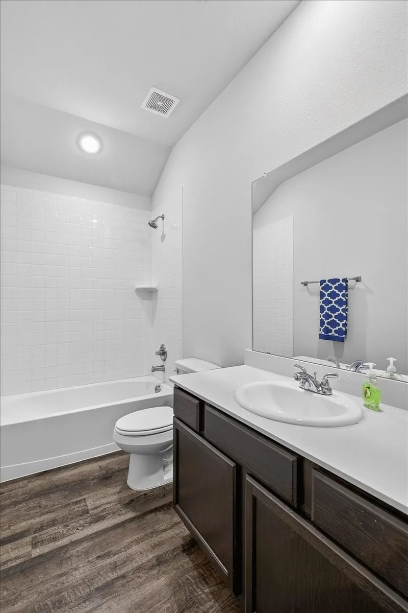 Single Family Residence For Sale in Henderson County , 515 Cottage Row, Mabank, Texas 75147, 4 Bedroom, 2 Bathroom, 2 Garage spaces, 1,672 Sqft, built in 2020, Preowned, mls#21203702, Real Estate Agent in Mabank, Homes For Sale in Henderson county, Homes For Sale in Mabank, Realtor in Mabank Texas, Real Estate Brokerage Independent Realty Texas, Luminita Cordes Realtor