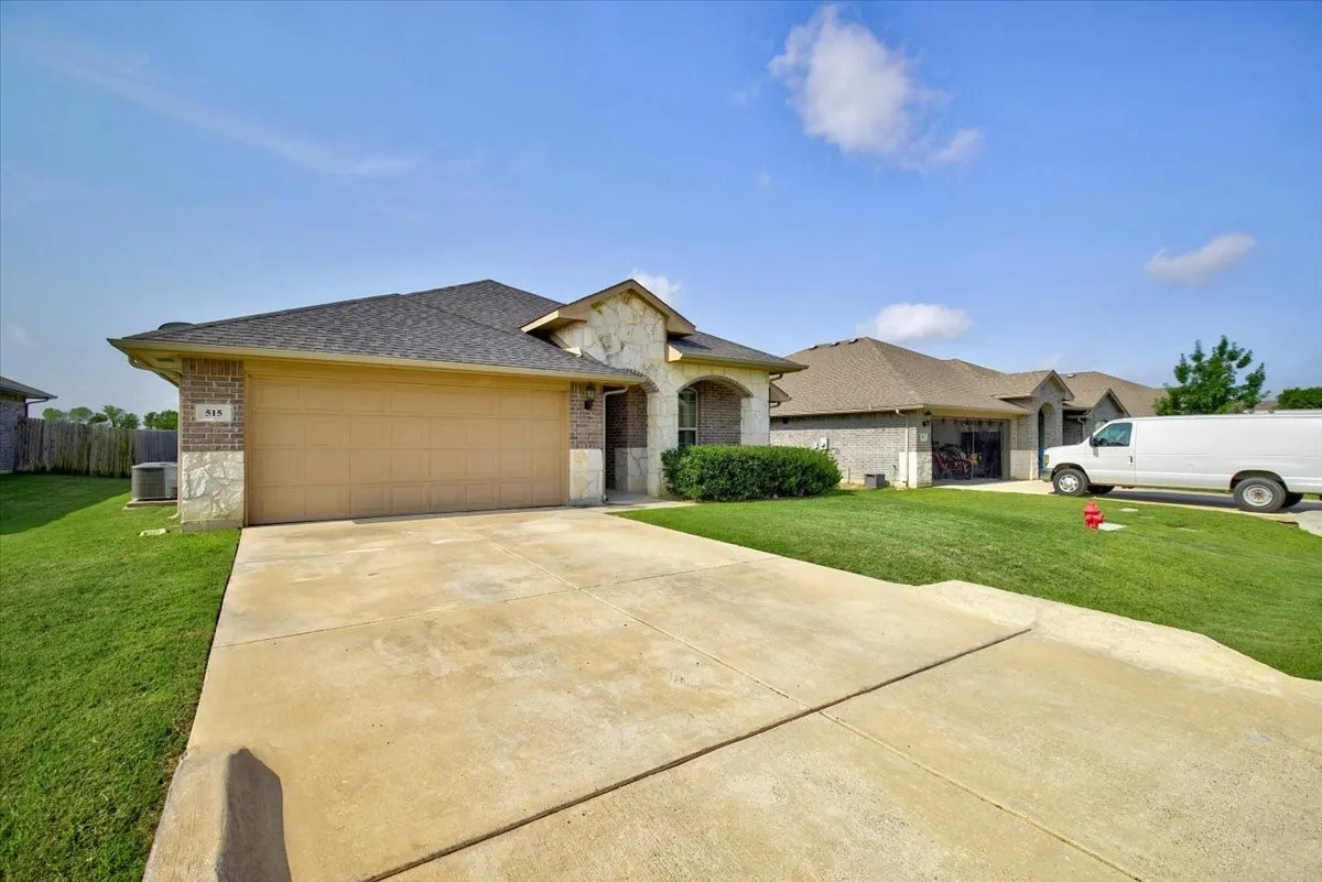 Single Family Residence For Sale in Henderson County , 515 Cottage Row, Mabank, Texas 75147, 4 Bedroom, 2 Bathroom, 2 Garage spaces, 1,672 Sqft, built in 2020, Preowned, mls#21203702, Real Estate Agent in Mabank, Homes For Sale in Henderson county, Homes For Sale in Mabank, Realtor in Mabank Texas, Real Estate Brokerage Independent Realty Texas, Luminita Cordes Realtor
