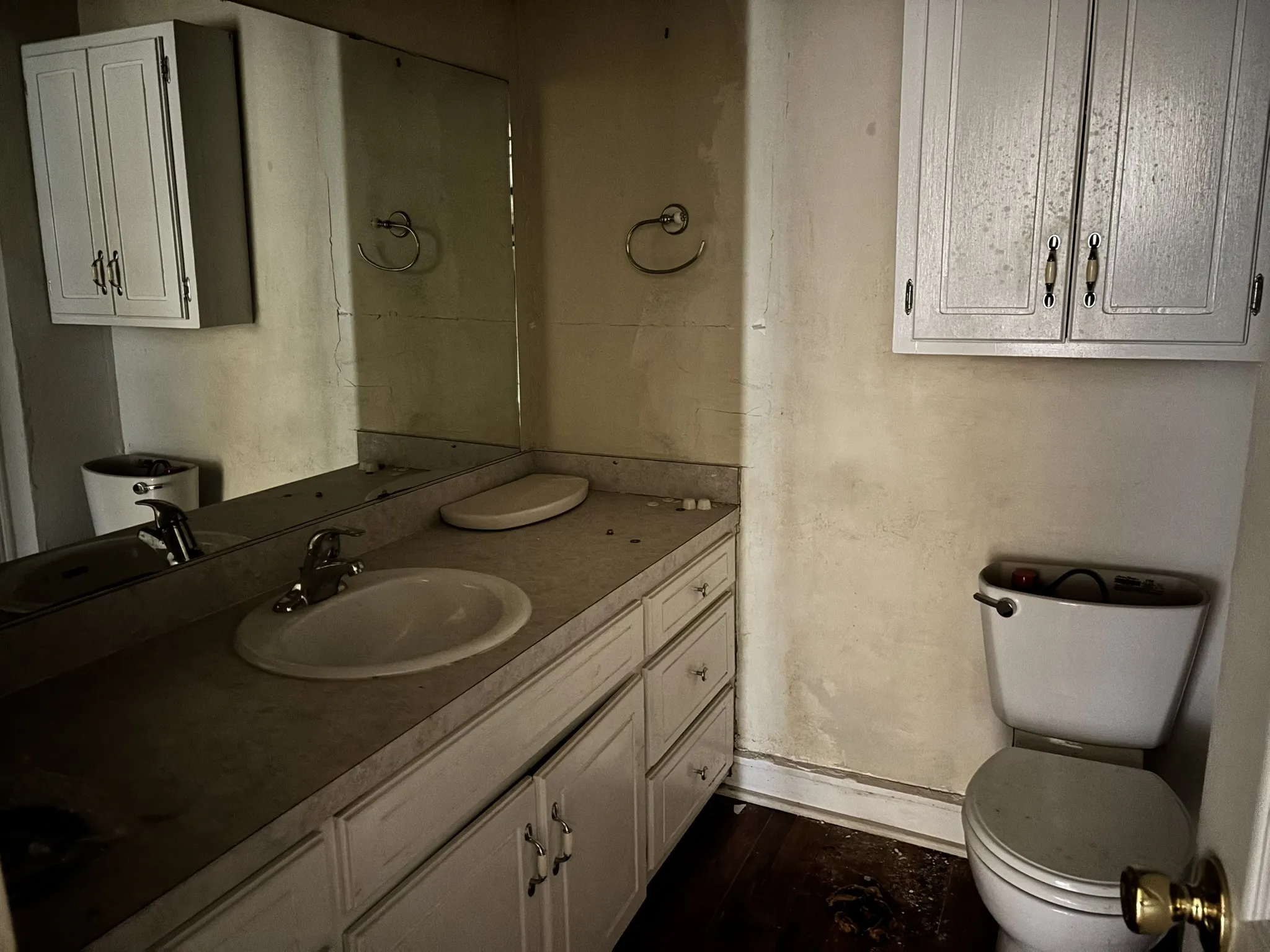 Single Family Residence For Sale in Grayson County , 624 W Gandy Street, Denison, Texas 75020, 2 Bedroom, 2 Bathroom, Garage spaces, 1,614 Sqft, built in 1910, mls#21203731, Real Estate Agent in Denison, Homes For Sale in Grayson county, Homes For Sale in Denison, Realtor in Denison Texas, Real Estate Brokerage Independent Realty Texas, Luminita Cordes Realtor