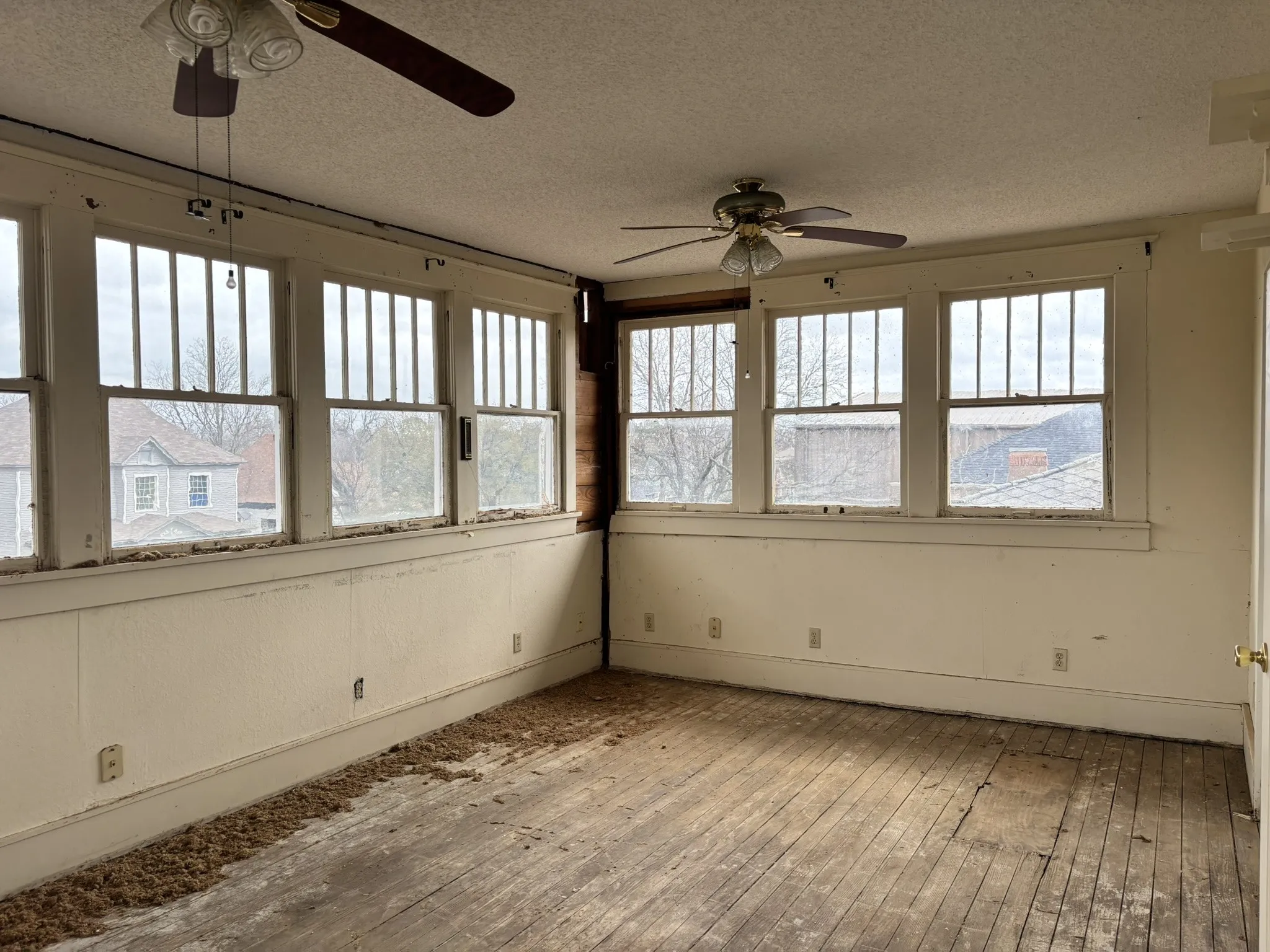 Single Family Residence For Sale in Grayson County , 624 W Gandy Street, Denison, Texas 75020, 2 Bedroom, 2 Bathroom, Garage spaces, 1,614 Sqft, built in 1910, mls#21203731, Real Estate Agent in Denison, Homes For Sale in Grayson county, Homes For Sale in Denison, Realtor in Denison Texas, Real Estate Brokerage Independent Realty Texas, Luminita Cordes Realtor