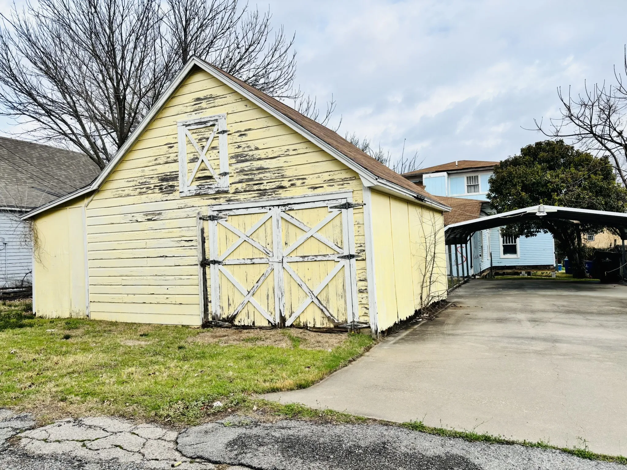 Single Family Residence For Sale in Grayson County , 624 W Gandy Street, Denison, Texas 75020, 2 Bedroom, 2 Bathroom, Garage spaces, 1,614 Sqft, built in 1910, mls#21203731, Real Estate Agent in Denison, Homes For Sale in Grayson county, Homes For Sale in Denison, Realtor in Denison Texas, Real Estate Brokerage Independent Realty Texas, Luminita Cordes Realtor