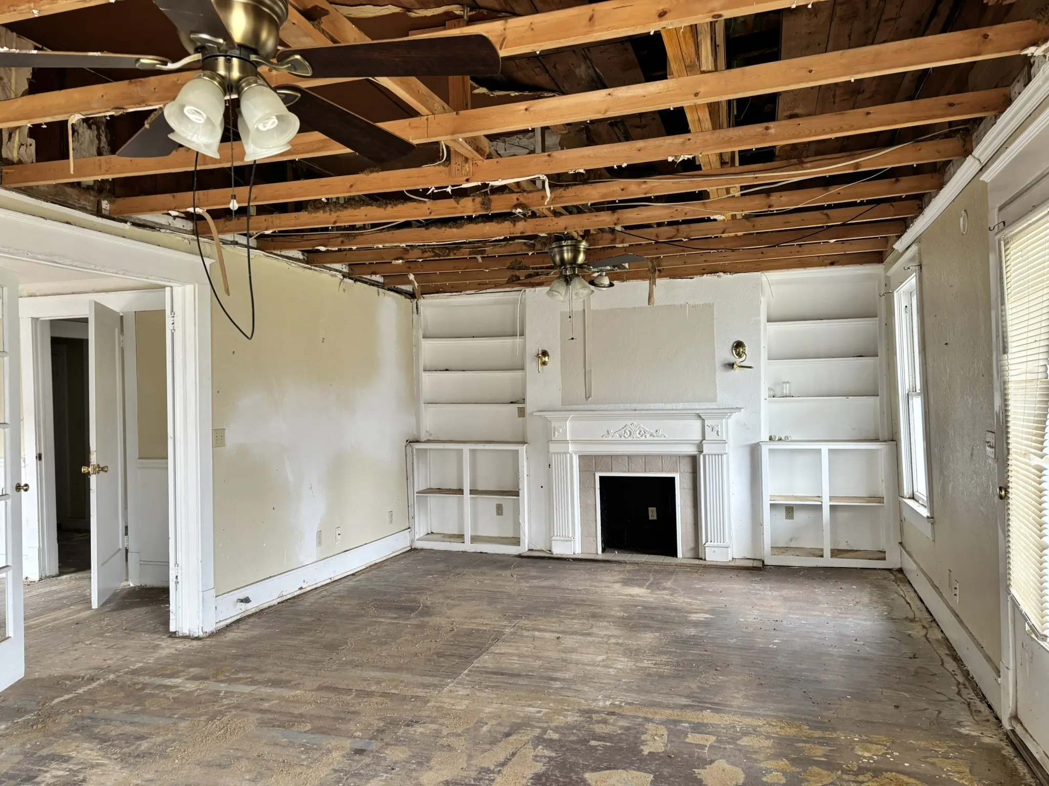 Single Family Residence For Sale in Grayson County , 624 W Gandy Street, Denison, Texas 75020, 2 Bedroom, 2 Bathroom, Garage spaces, 1,614 Sqft, built in 1910, mls#21203731, Real Estate Agent in Denison, Homes For Sale in Grayson county, Homes For Sale in Denison, Realtor in Denison Texas, Real Estate Brokerage Independent Realty Texas, Luminita Cordes Realtor