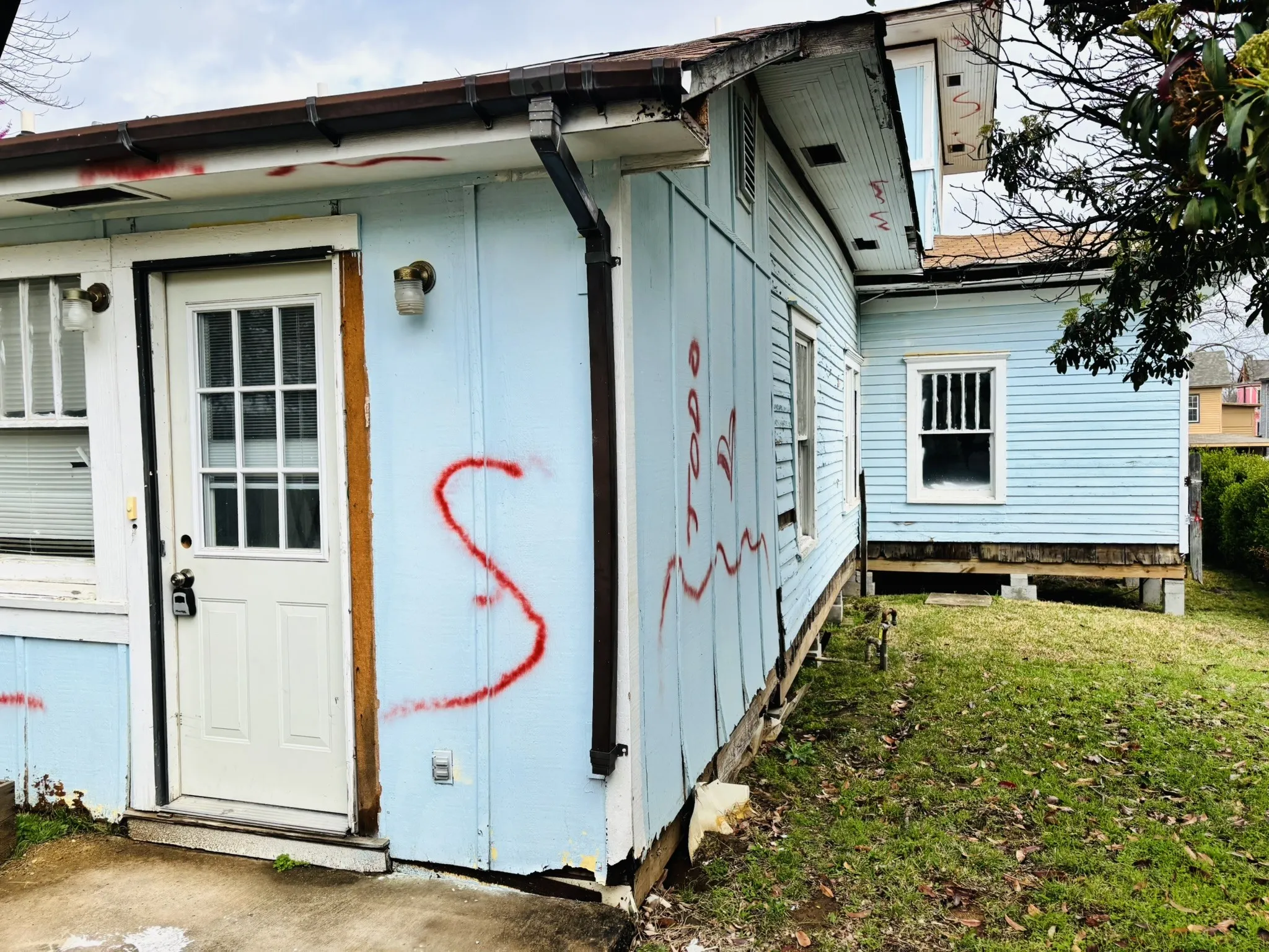 Single Family Residence For Sale in Grayson County , 624 W Gandy Street, Denison, Texas 75020, 2 Bedroom, 2 Bathroom, Garage spaces, 1,614 Sqft, built in 1910, mls#21203731, Real Estate Agent in Denison, Homes For Sale in Grayson county, Homes For Sale in Denison, Realtor in Denison Texas, Real Estate Brokerage Independent Realty Texas, Luminita Cordes Realtor