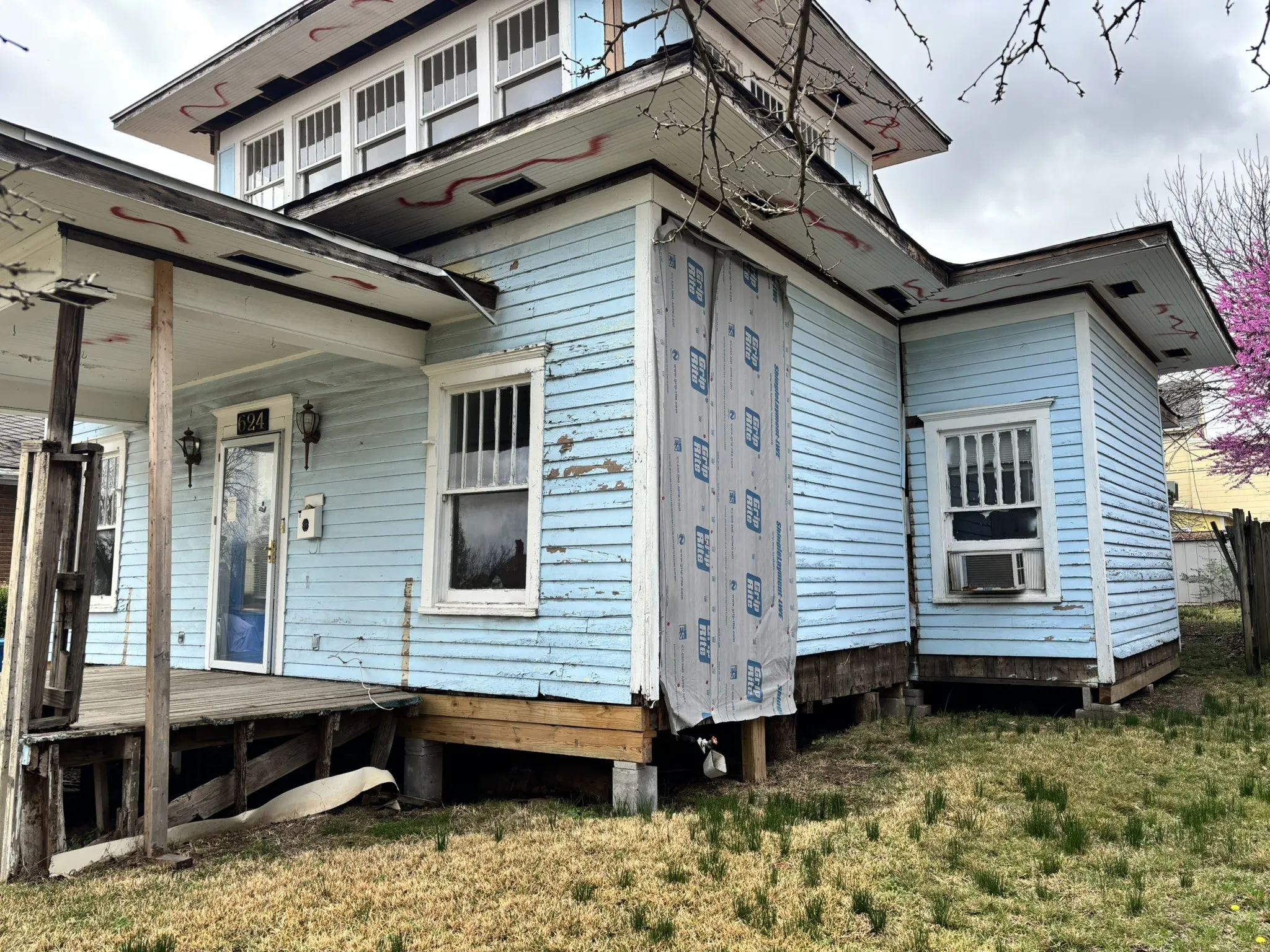 Single Family Residence For Sale in Grayson County , 624 W Gandy Street, Denison, Texas 75020, 2 Bedroom, 2 Bathroom, Garage spaces, 1,614 Sqft, built in 1910, mls#21203731, Real Estate Agent in Denison, Homes For Sale in Grayson county, Homes For Sale in Denison, Realtor in Denison Texas, Real Estate Brokerage Independent Realty Texas, Luminita Cordes Realtor