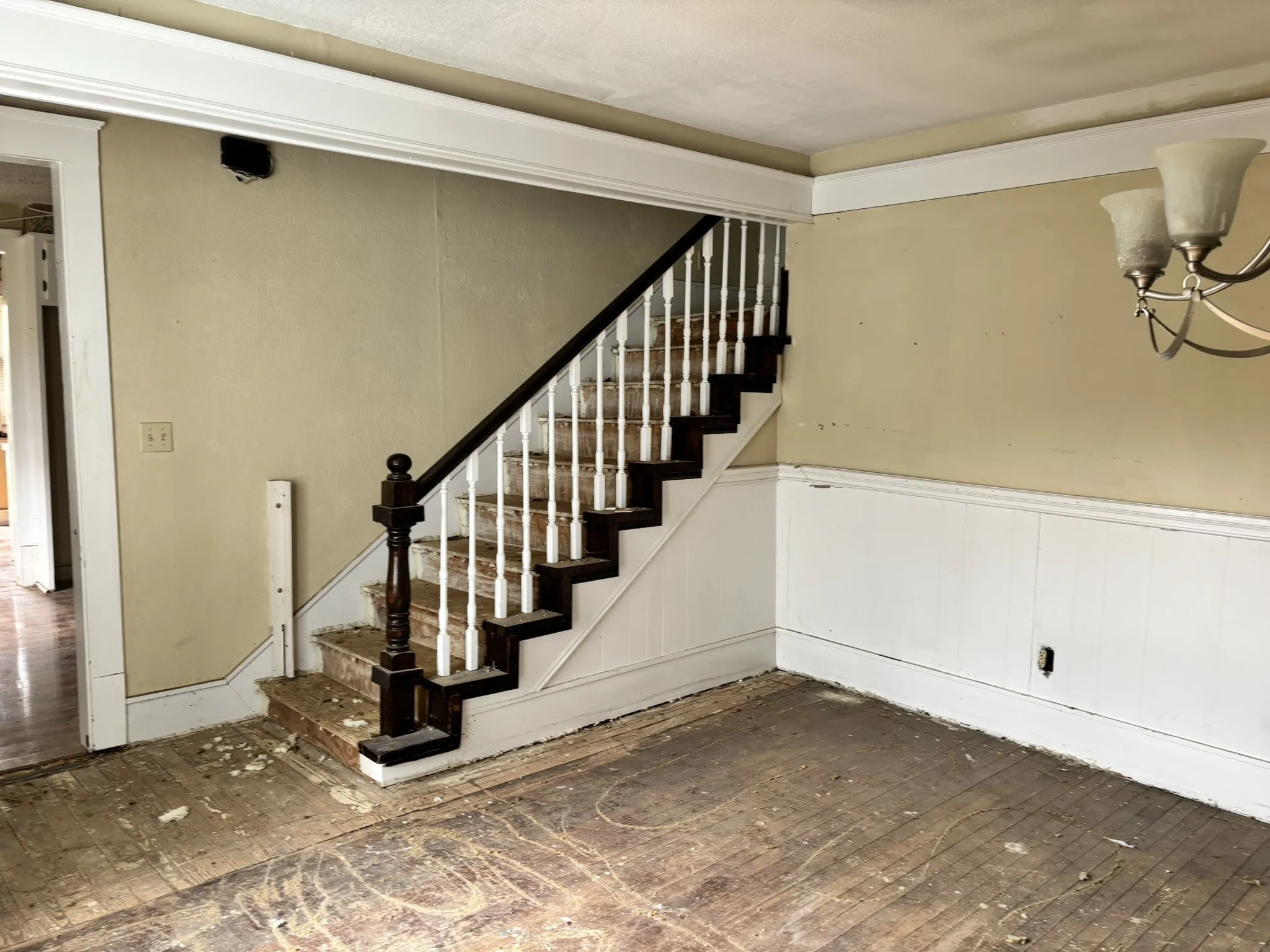 Single Family Residence For Sale in Grayson County , 624 W Gandy Street, Denison, Texas 75020, 2 Bedroom, 2 Bathroom, Garage spaces, 1,614 Sqft, built in 1910, mls#21203731, Real Estate Agent in Denison, Homes For Sale in Grayson county, Homes For Sale in Denison, Realtor in Denison Texas, Real Estate Brokerage Independent Realty Texas, Luminita Cordes Realtor