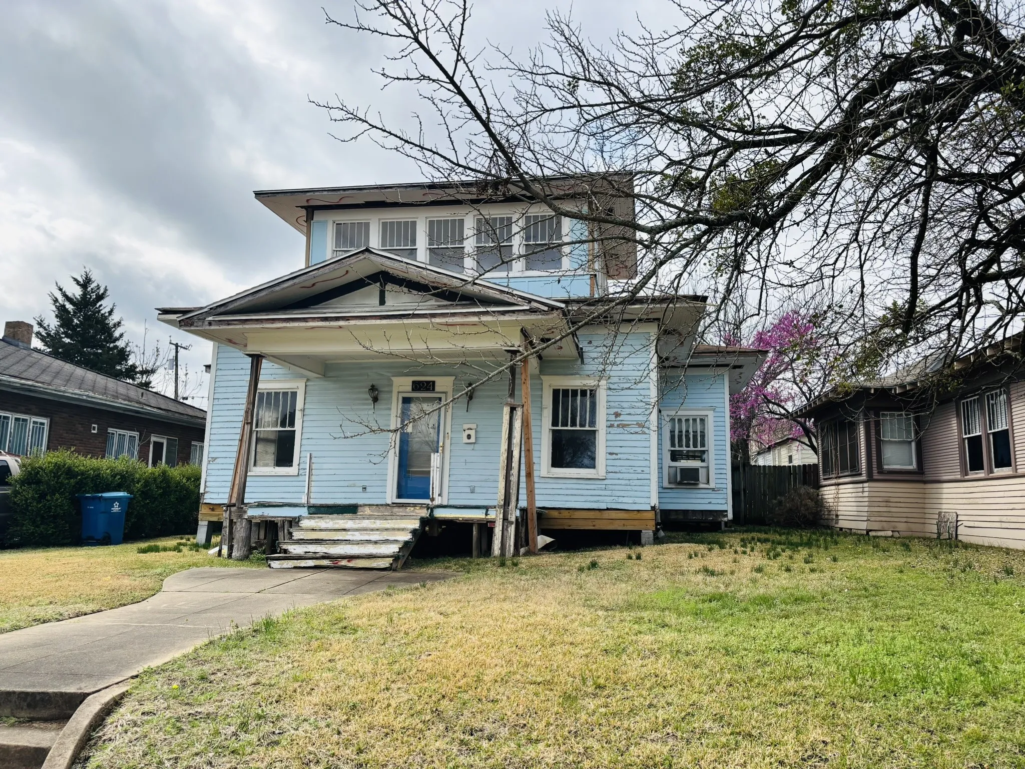 Single Family Residence For Sale in Grayson County , 624 W Gandy Street, Denison, Texas 75020, 2 Bedroom, 2 Bathroom, Garage spaces, 1,614 Sqft, built in 1910, mls#21203731, Real Estate Agent in Denison, Homes For Sale in Grayson county, Homes For Sale in Denison, Realtor in Denison Texas, Real Estate Brokerage Independent Realty Texas, Luminita Cordes Realtor