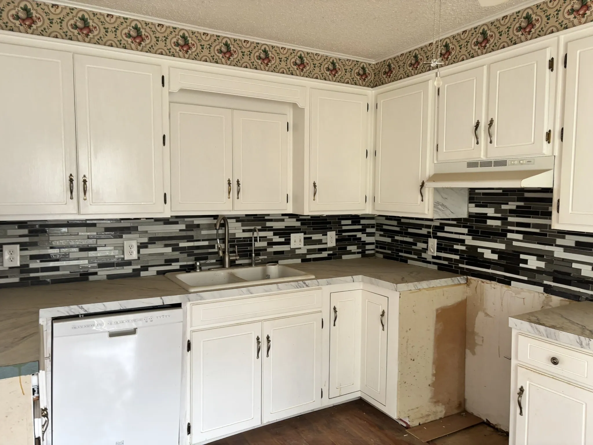 Single Family Residence For Sale in Grayson County , 624 W Gandy Street, Denison, Texas 75020, 2 Bedroom, 2 Bathroom, Garage spaces, 1,614 Sqft, built in 1910, mls#21203731, Real Estate Agent in Denison, Homes For Sale in Grayson county, Homes For Sale in Denison, Realtor in Denison Texas, Real Estate Brokerage Independent Realty Texas, Luminita Cordes Realtor