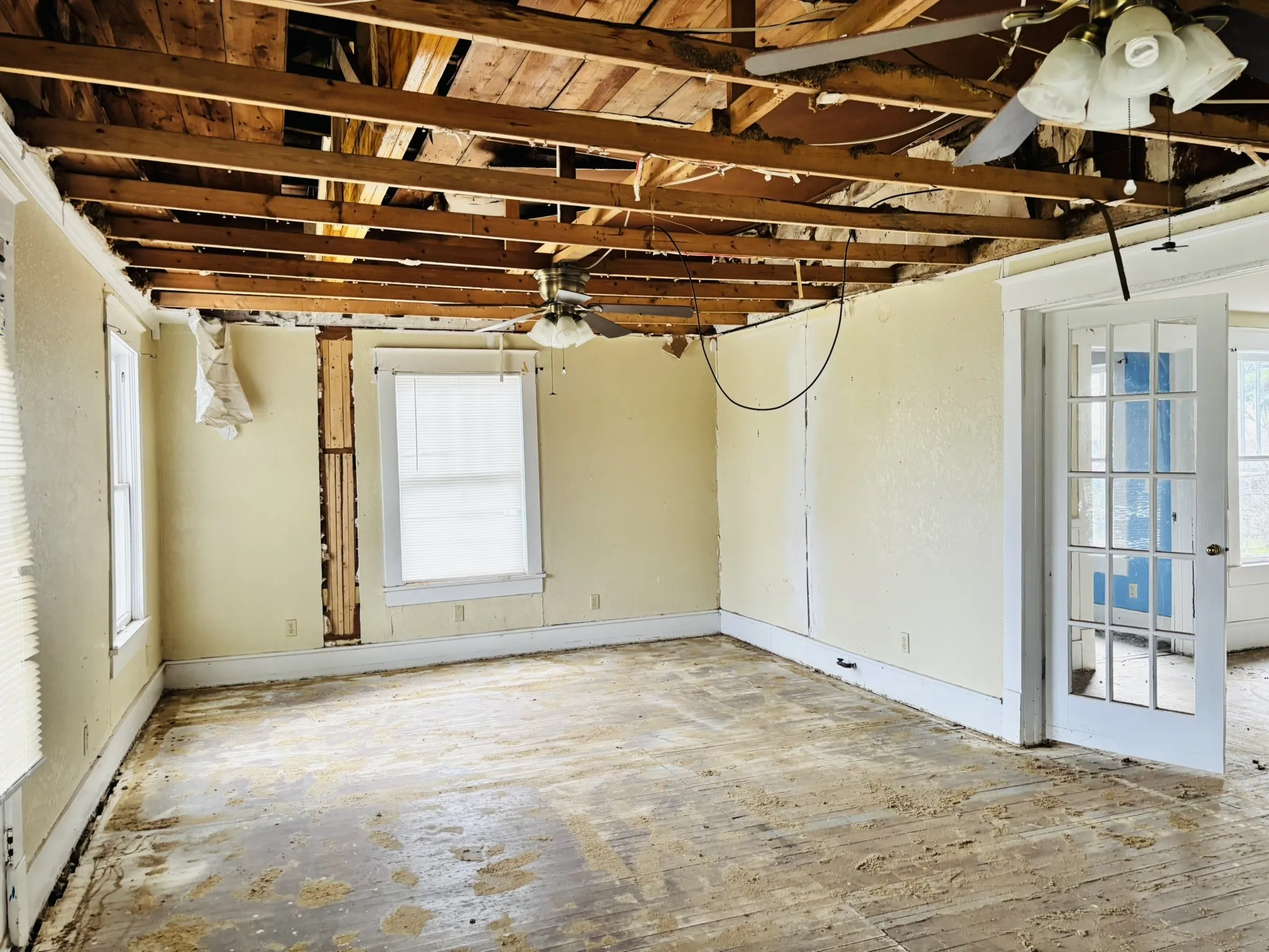 Single Family Residence For Sale in Grayson County , 624 W Gandy Street, Denison, Texas 75020, 2 Bedroom, 2 Bathroom, Garage spaces, 1,614 Sqft, built in 1910, mls#21203731, Real Estate Agent in Denison, Homes For Sale in Grayson county, Homes For Sale in Denison, Realtor in Denison Texas, Real Estate Brokerage Independent Realty Texas, Luminita Cordes Realtor