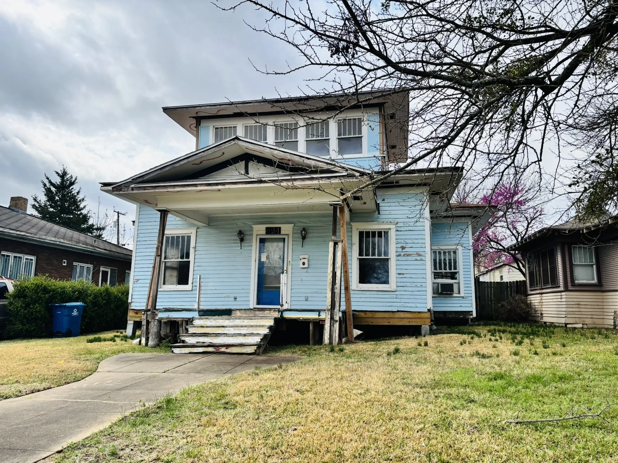 Single Family Residence For Sale in Grayson County , 624 W Gandy Street, Denison, Texas 75020, 2 Bedroom, 2 Bathroom, Garage spaces, 1,614 Sqft, built in 1910, mls#21203731, Real Estate Agent in Denison, Homes For Sale in Grayson county, Homes For Sale in Denison, Realtor in Denison Texas, Real Estate Brokerage Independent Realty Texas, Luminita Cordes Realtor