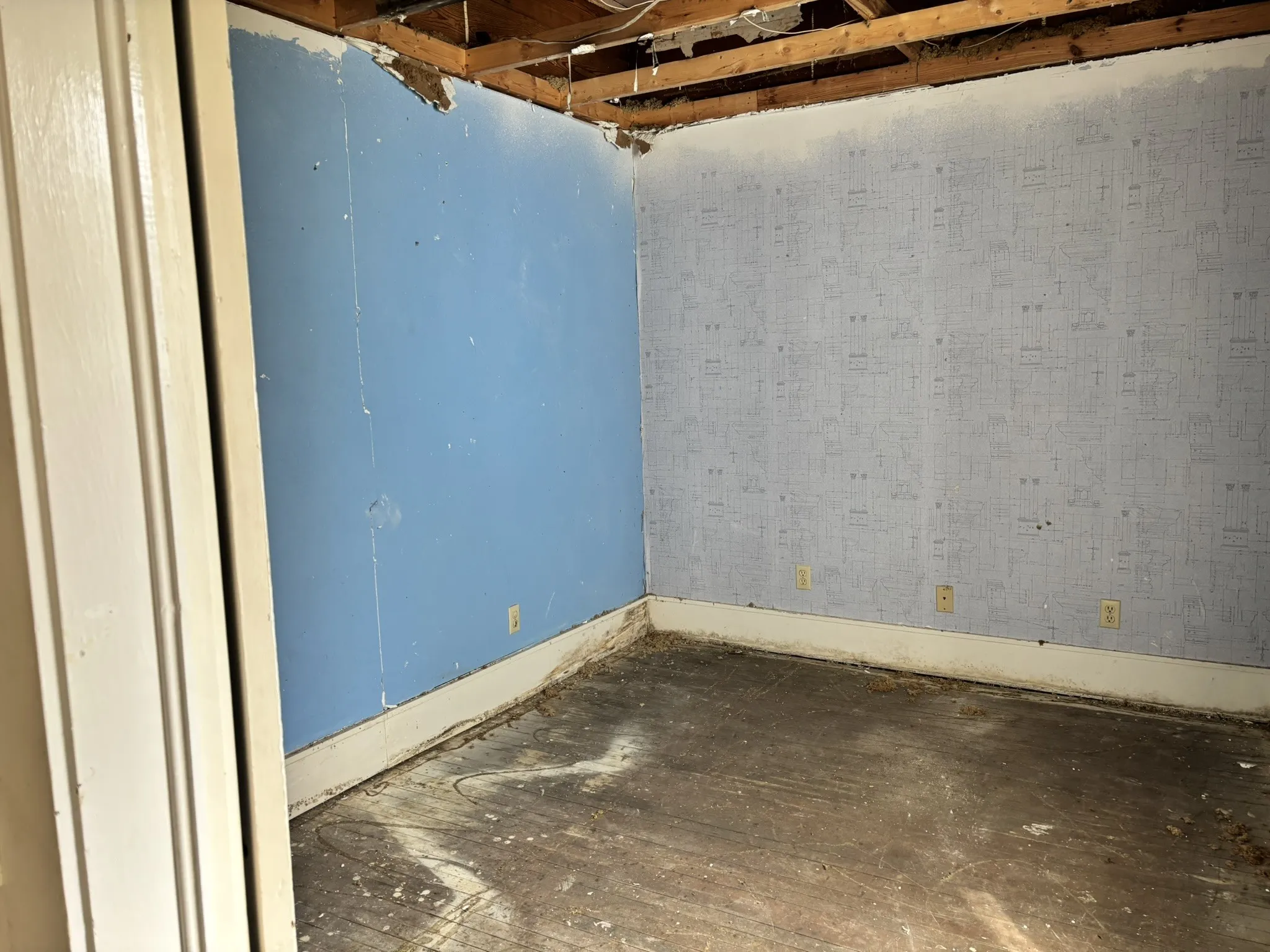 Single Family Residence For Sale in Grayson County , 624 W Gandy Street, Denison, Texas 75020, 2 Bedroom, 2 Bathroom, Garage spaces, 1,614 Sqft, built in 1910, mls#21203731, Real Estate Agent in Denison, Homes For Sale in Grayson county, Homes For Sale in Denison, Realtor in Denison Texas, Real Estate Brokerage Independent Realty Texas, Luminita Cordes Realtor