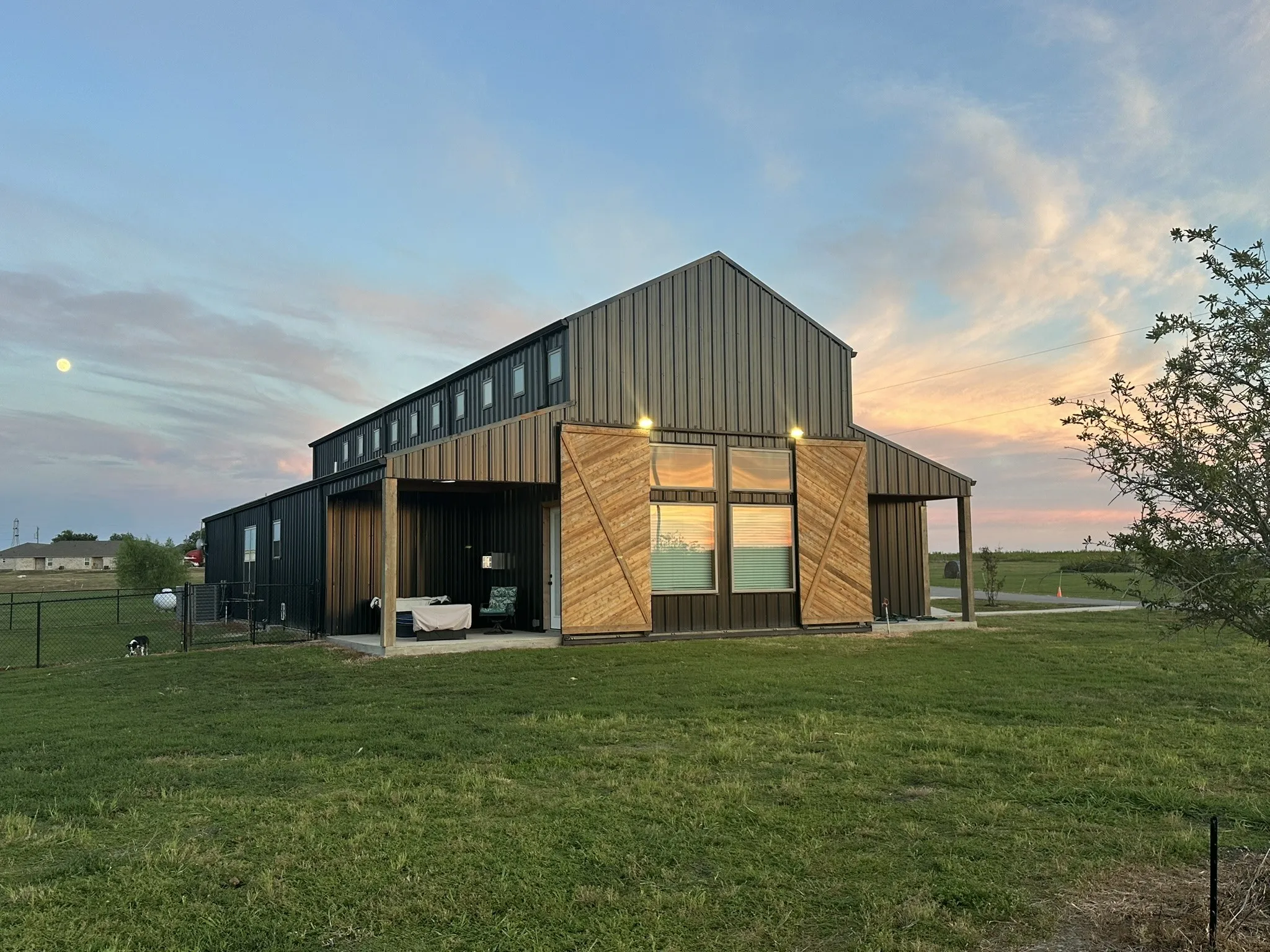 Single Family Residence For Sale in Ellis County , 511 John Davis Road, Italy, Texas 76651, 7 Bedroom, 5 Bathroom, 3 Garage spaces, 4,975 Sqft, built in 2022, Preowned, mls#21203757, Real Estate Agent in Italy, Homes For Sale in Ellis county, Homes For Sale in Italy, Realtor in Italy Texas, Real Estate Brokerage Independent Realty Texas, Luminita Cordes Realtor