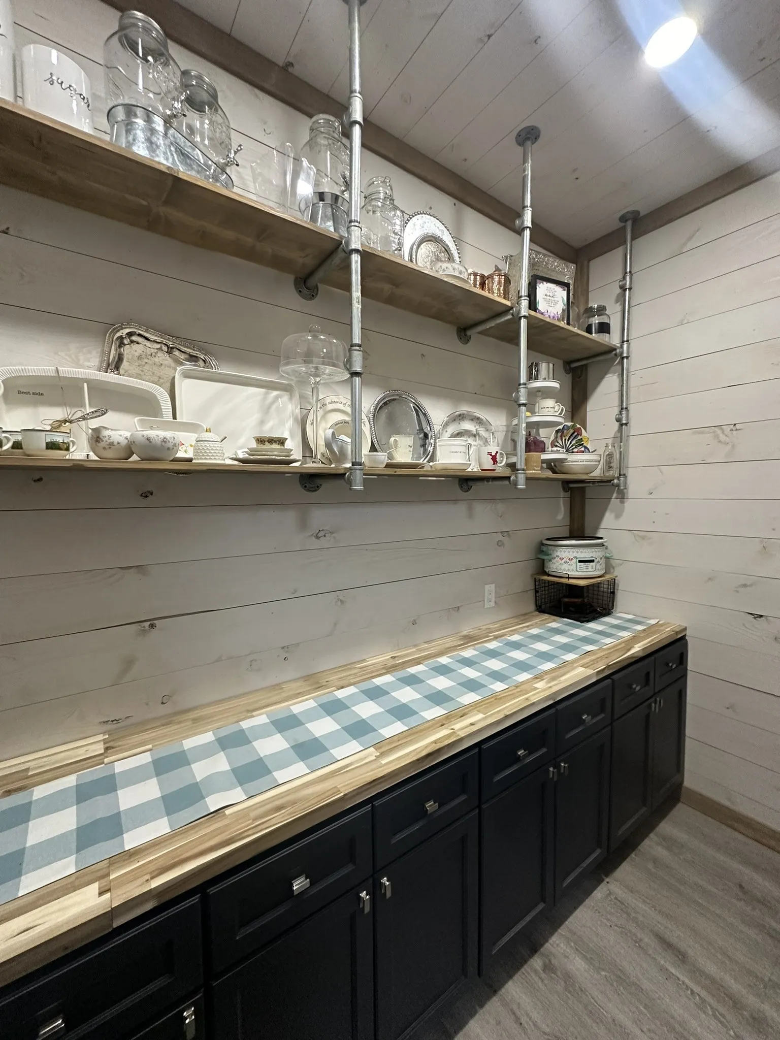 Single Family Residence For Sale in Ellis County , 511 John Davis Road, Italy, Texas 76651, 7 Bedroom, 5 Bathroom, 3 Garage spaces, 4,975 Sqft, built in 2022, Preowned, mls#21203757, Real Estate Agent in Italy, Homes For Sale in Ellis county, Homes For Sale in Italy, Realtor in Italy Texas, Real Estate Brokerage Independent Realty Texas, Luminita Cordes Realtor