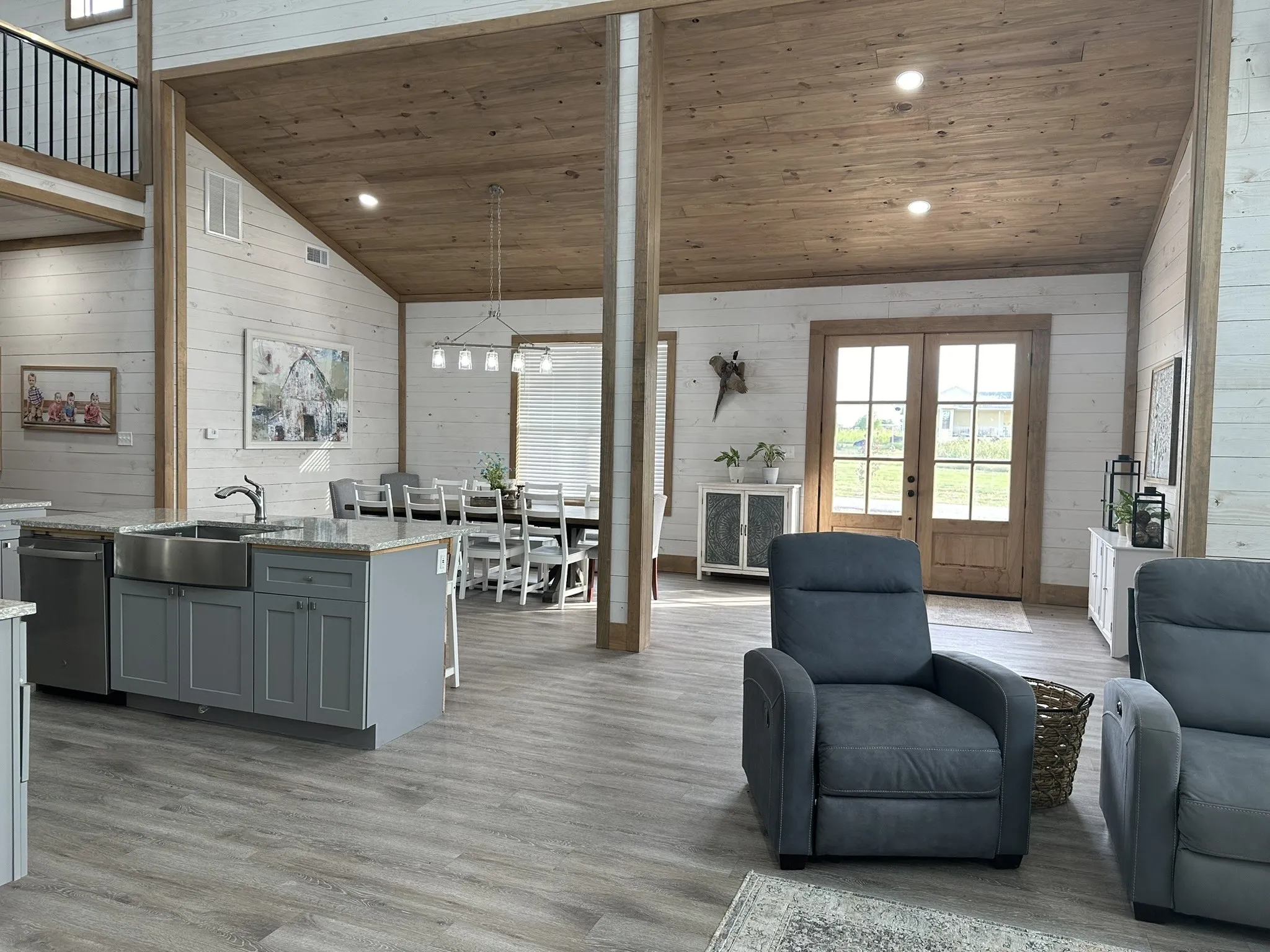Single Family Residence For Sale in Ellis County , 511 John Davis Road, Italy, Texas 76651, 7 Bedroom, 5 Bathroom, 3 Garage spaces, 4,975 Sqft, built in 2022, Preowned, mls#21203757, Real Estate Agent in Italy, Homes For Sale in Ellis county, Homes For Sale in Italy, Realtor in Italy Texas, Real Estate Brokerage Independent Realty Texas, Luminita Cordes Realtor