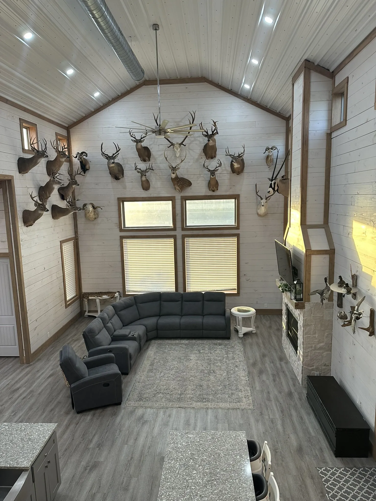 Single Family Residence For Sale in Ellis County , 511 John Davis Road, Italy, Texas 76651, 7 Bedroom, 5 Bathroom, 3 Garage spaces, 4,975 Sqft, built in 2022, Preowned, mls#21203757, Real Estate Agent in Italy, Homes For Sale in Ellis county, Homes For Sale in Italy, Realtor in Italy Texas, Real Estate Brokerage Independent Realty Texas, Luminita Cordes Realtor
