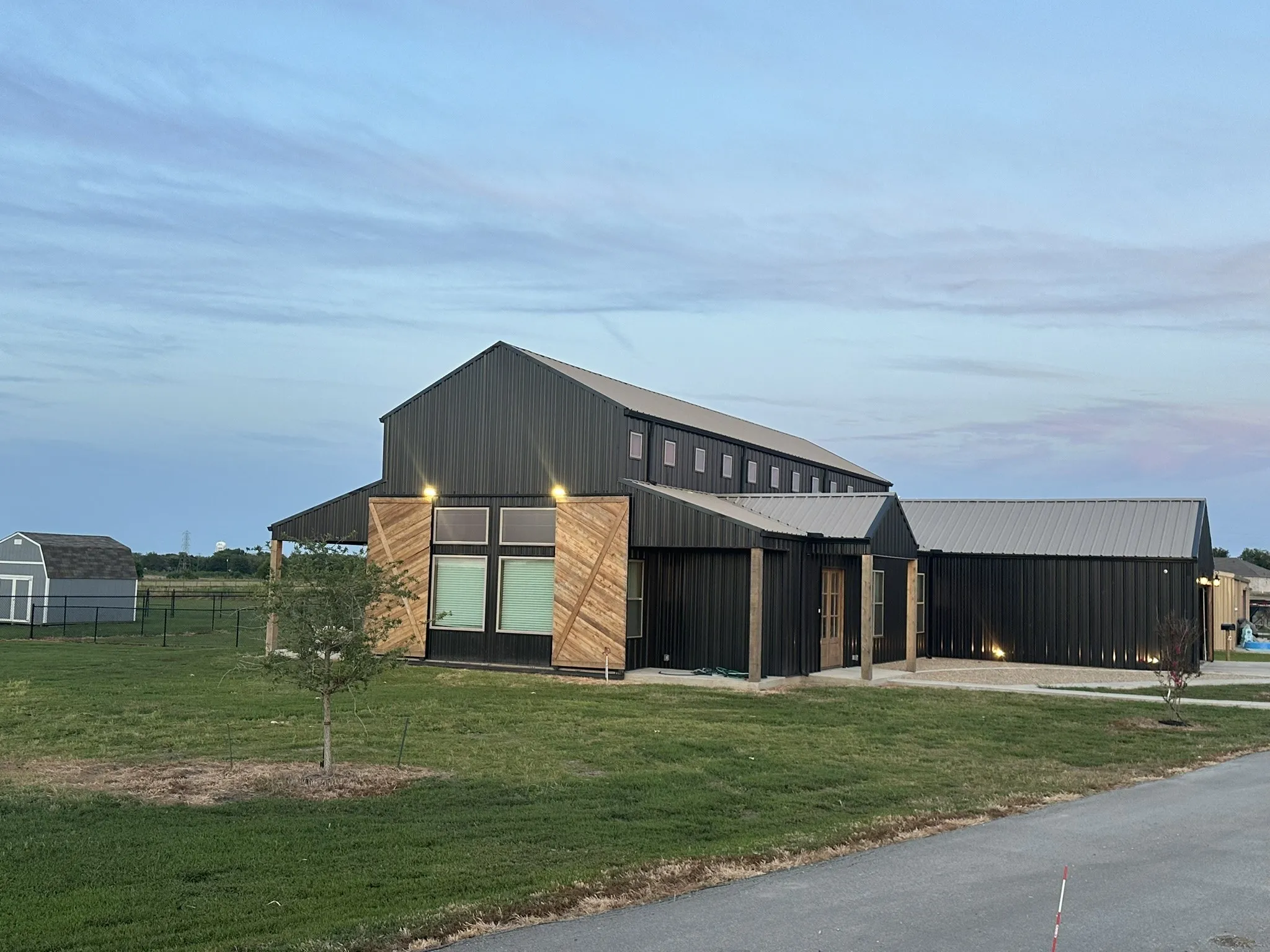 Single Family Residence For Sale in Ellis County , 511 John Davis Road, Italy, Texas 76651, 7 Bedroom, 5 Bathroom, 3 Garage spaces, 4,975 Sqft, built in 2022, Preowned, mls#21203757, Real Estate Agent in Italy, Homes For Sale in Ellis county, Homes For Sale in Italy, Realtor in Italy Texas, Real Estate Brokerage Independent Realty Texas, Luminita Cordes Realtor