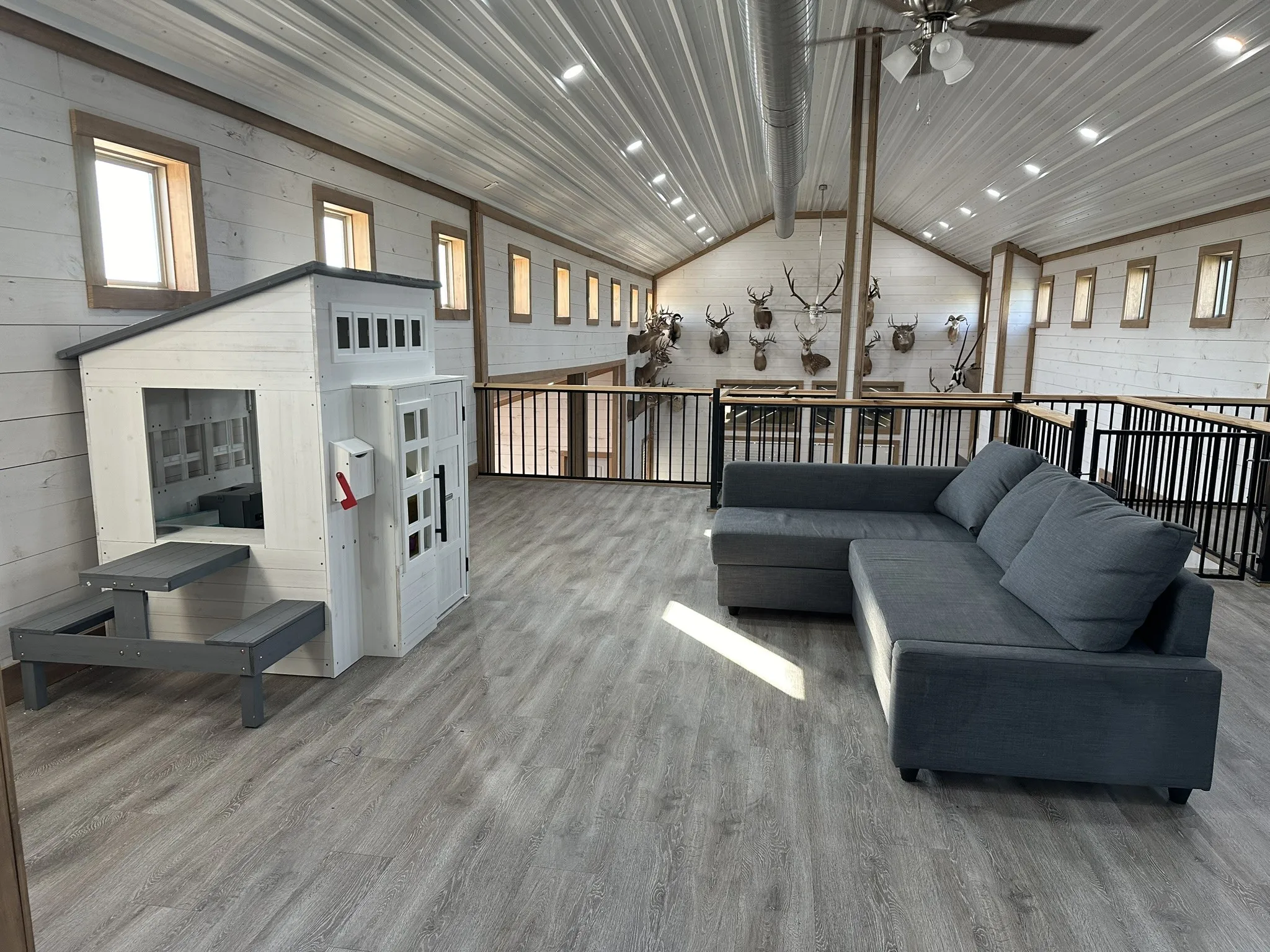 Single Family Residence For Sale in Ellis County , 511 John Davis Road, Italy, Texas 76651, 7 Bedroom, 5 Bathroom, 3 Garage spaces, 4,975 Sqft, built in 2022, Preowned, mls#21203757, Real Estate Agent in Italy, Homes For Sale in Ellis county, Homes For Sale in Italy, Realtor in Italy Texas, Real Estate Brokerage Independent Realty Texas, Luminita Cordes Realtor