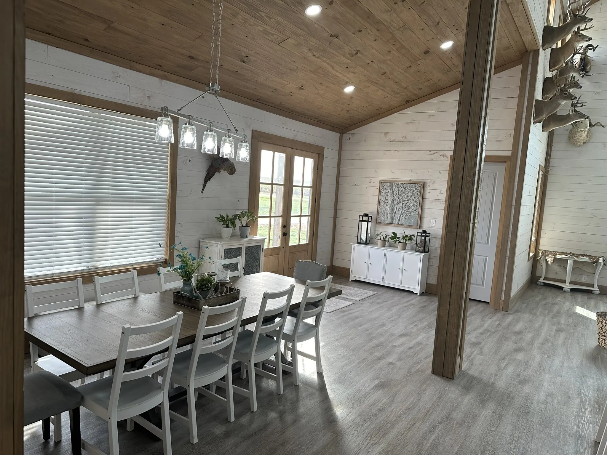 Single Family Residence For Sale in Ellis County , 511 John Davis Road, Italy, Texas 76651, 7 Bedroom, 5 Bathroom, 3 Garage spaces, 4,975 Sqft, built in 2022, Preowned, mls#21203757, Real Estate Agent in Italy, Homes For Sale in Ellis county, Homes For Sale in Italy, Realtor in Italy Texas, Real Estate Brokerage Independent Realty Texas, Luminita Cordes Realtor