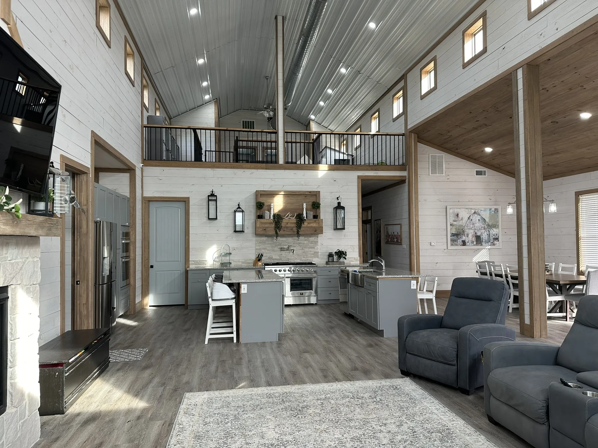 Single Family Residence For Sale in Ellis County , 511 John Davis Road, Italy, Texas 76651, 7 Bedroom, 5 Bathroom, 3 Garage spaces, 4,975 Sqft, built in 2022, Preowned, mls#21203757, Real Estate Agent in Italy, Homes For Sale in Ellis county, Homes For Sale in Italy, Realtor in Italy Texas, Real Estate Brokerage Independent Realty Texas, Luminita Cordes Realtor