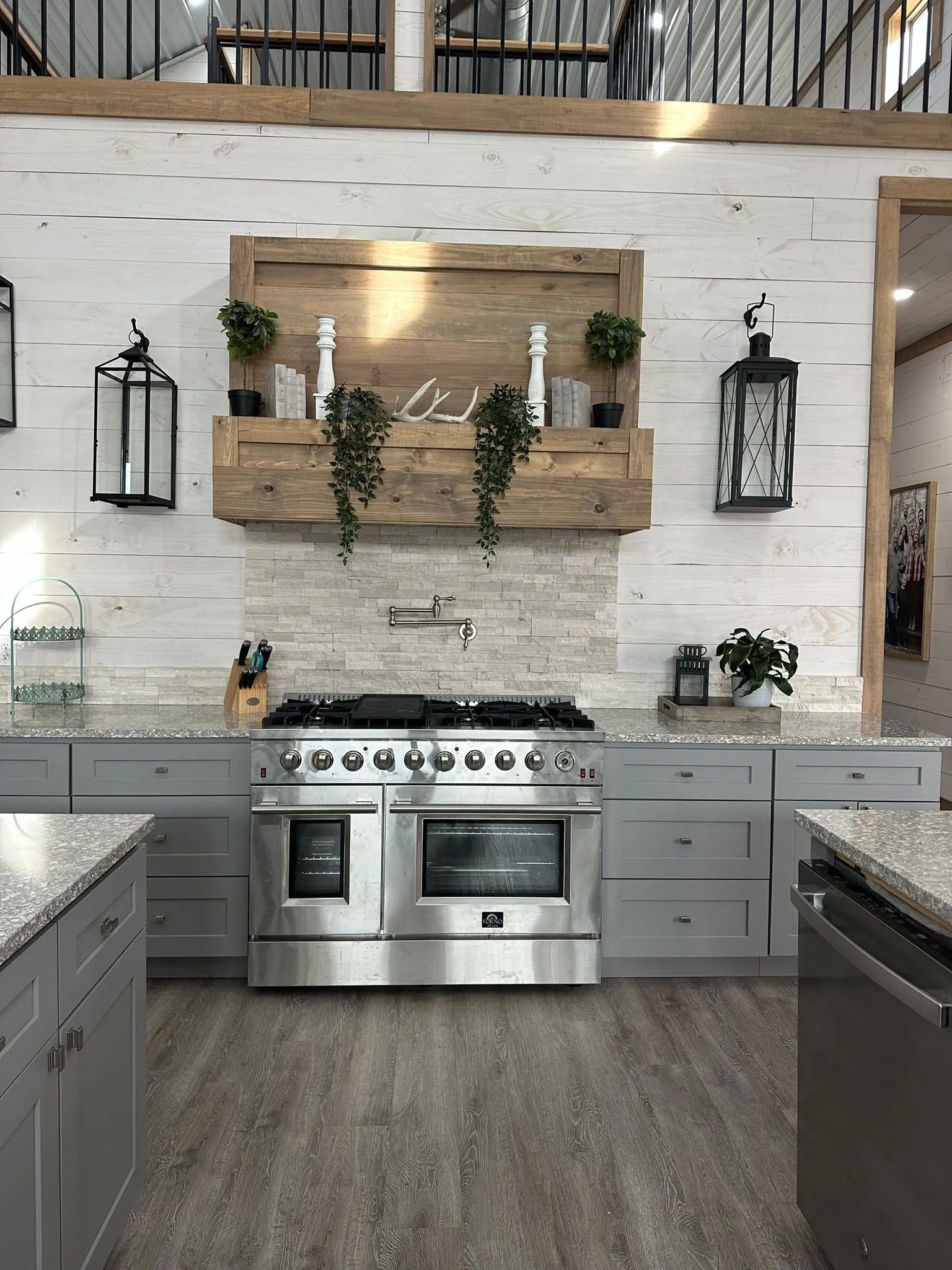 Single Family Residence For Sale in Ellis County , 511 John Davis Road, Italy, Texas 76651, 7 Bedroom, 5 Bathroom, 3 Garage spaces, 4,975 Sqft, built in 2022, Preowned, mls#21203757, Real Estate Agent in Italy, Homes For Sale in Ellis county, Homes For Sale in Italy, Realtor in Italy Texas, Real Estate Brokerage Independent Realty Texas, Luminita Cordes Realtor