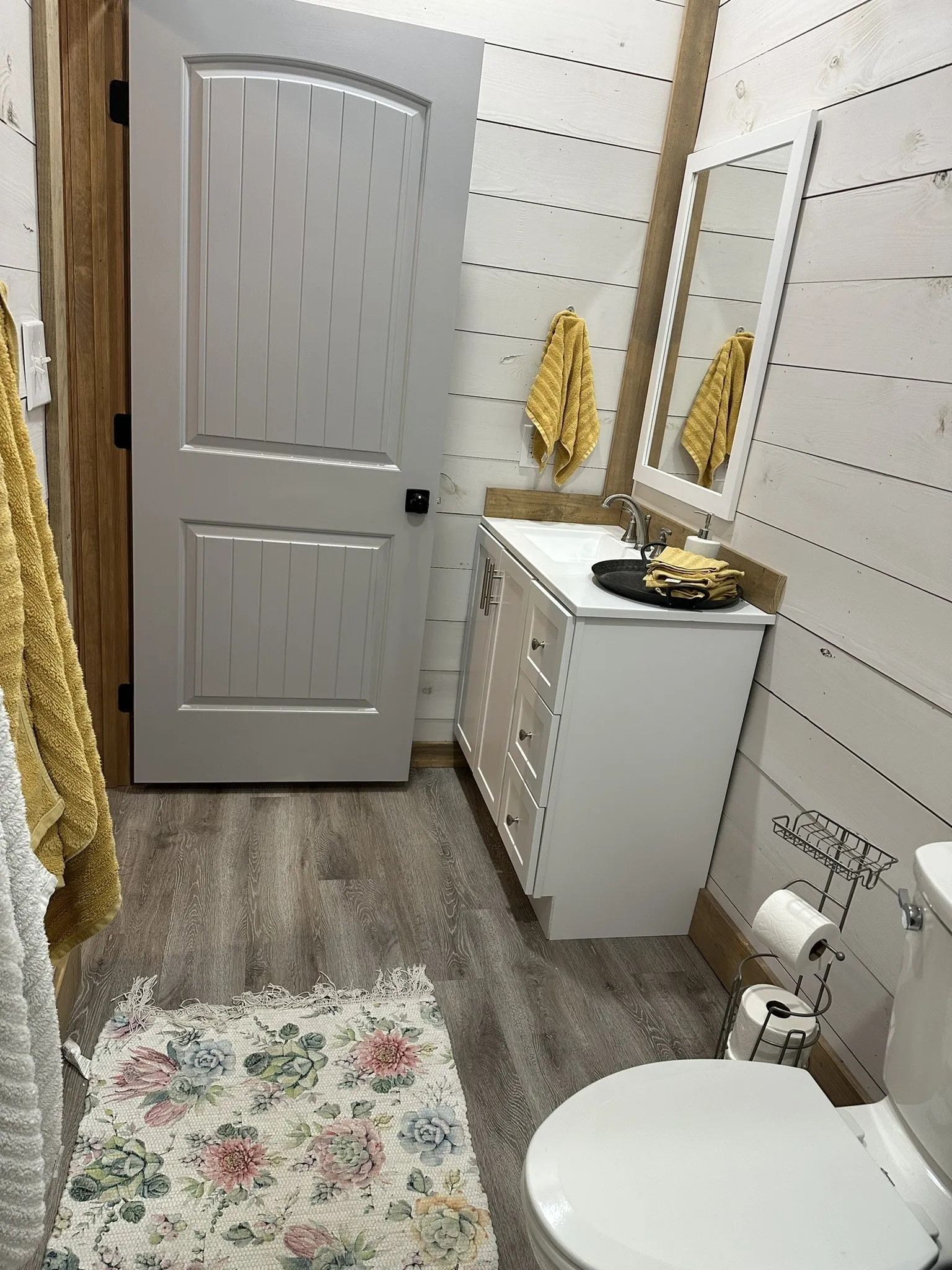 Single Family Residence For Sale in Ellis County , 511 John Davis Road, Italy, Texas 76651, 7 Bedroom, 5 Bathroom, 3 Garage spaces, 4,975 Sqft, built in 2022, Preowned, mls#21203757, Real Estate Agent in Italy, Homes For Sale in Ellis county, Homes For Sale in Italy, Realtor in Italy Texas, Real Estate Brokerage Independent Realty Texas, Luminita Cordes Realtor