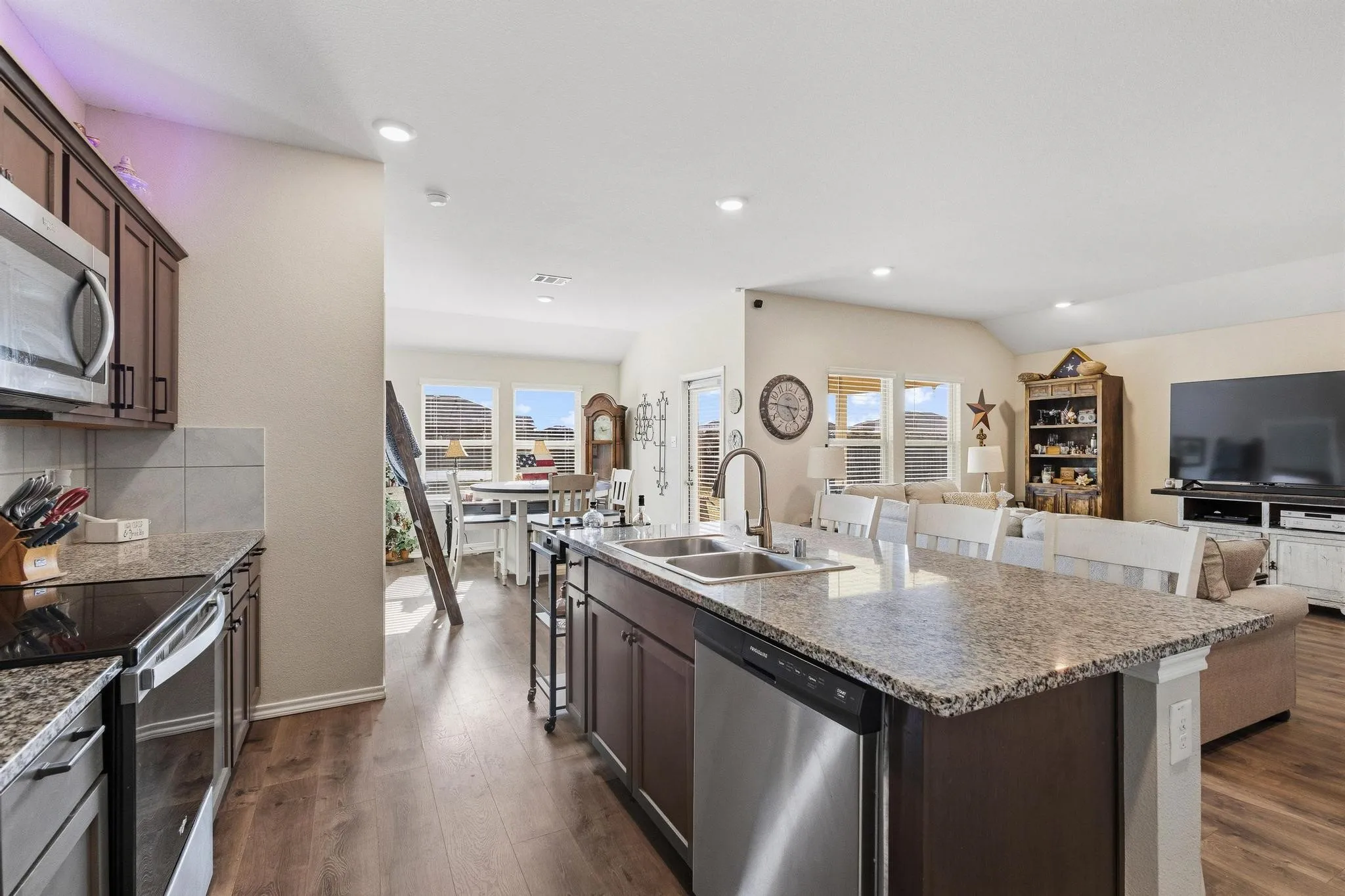 Single Family Residence For Sale in Collin County , 734 Meadow Creek Lane, Josephine, Texas 75189, 4 Bedroom, 2 Bathroom, 2 Garage spaces, 1,785 Sqft, built in 2020, Preowned, mls#21202883, Real Estate Agent in Josephine, Homes For Sale in Collin county, Homes For Sale in Josephine, Realtor in Josephine Texas, Real Estate Brokerage Independent Realty Texas, Luminita Cordes Realtor