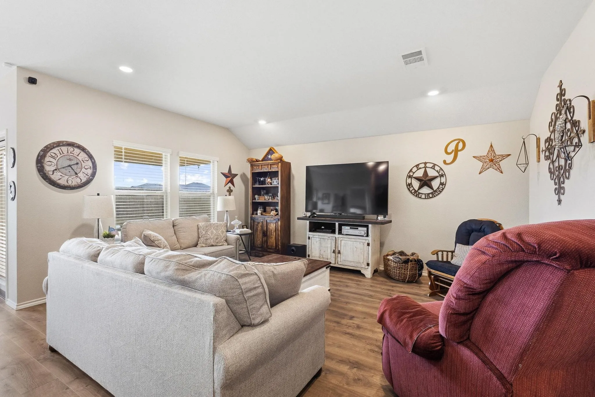 Single Family Residence For Sale in Collin County , 734 Meadow Creek Lane, Josephine, Texas 75189, 4 Bedroom, 2 Bathroom, 2 Garage spaces, 1,785 Sqft, built in 2020, Preowned, mls#21202883, Real Estate Agent in Josephine, Homes For Sale in Collin county, Homes For Sale in Josephine, Realtor in Josephine Texas, Real Estate Brokerage Independent Realty Texas, Luminita Cordes Realtor