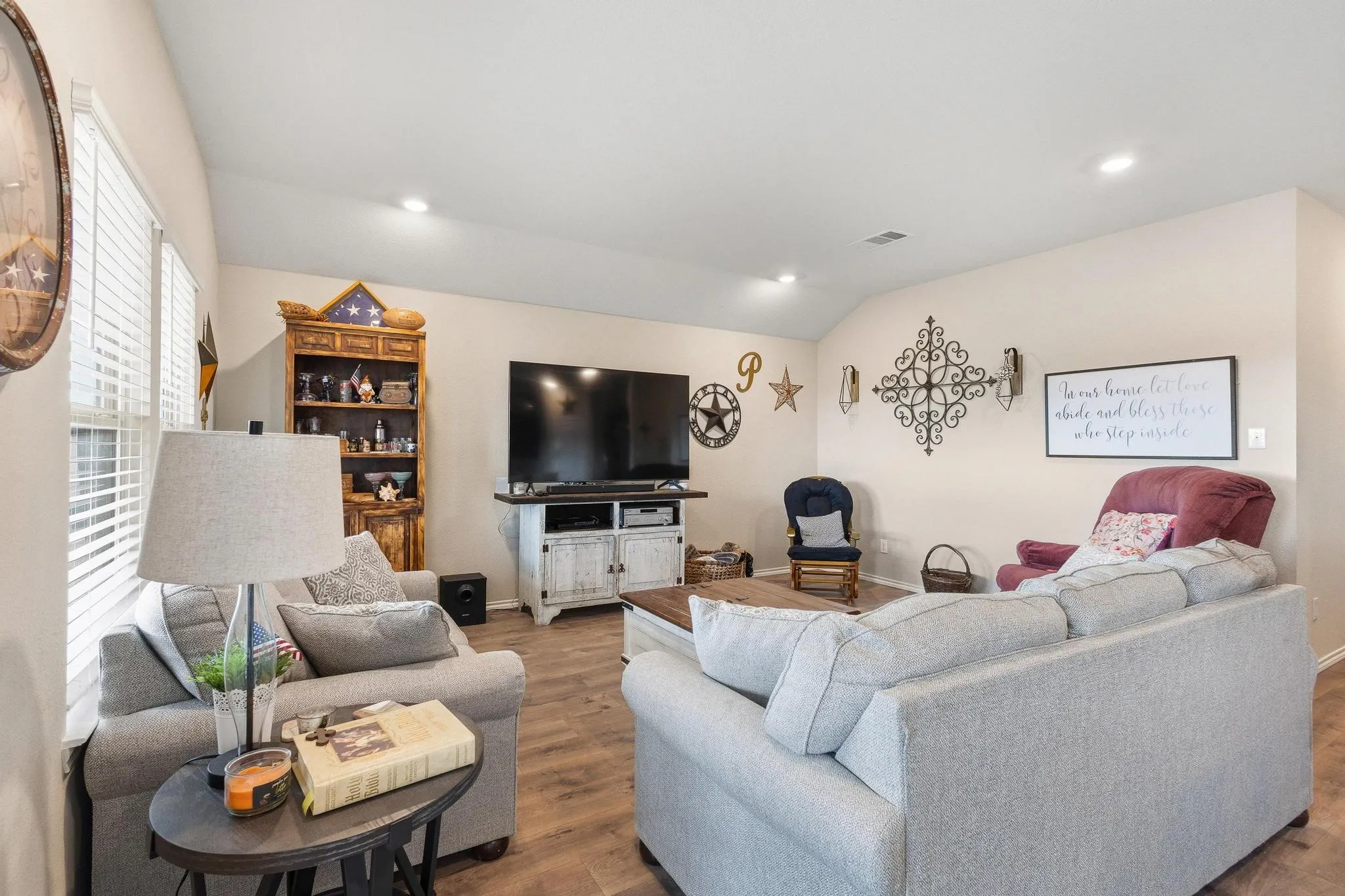 Single Family Residence For Sale in Collin County , 734 Meadow Creek Lane, Josephine, Texas 75189, 4 Bedroom, 2 Bathroom, 2 Garage spaces, 1,785 Sqft, built in 2020, Preowned, mls#21202883, Real Estate Agent in Josephine, Homes For Sale in Collin county, Homes For Sale in Josephine, Realtor in Josephine Texas, Real Estate Brokerage Independent Realty Texas, Luminita Cordes Realtor