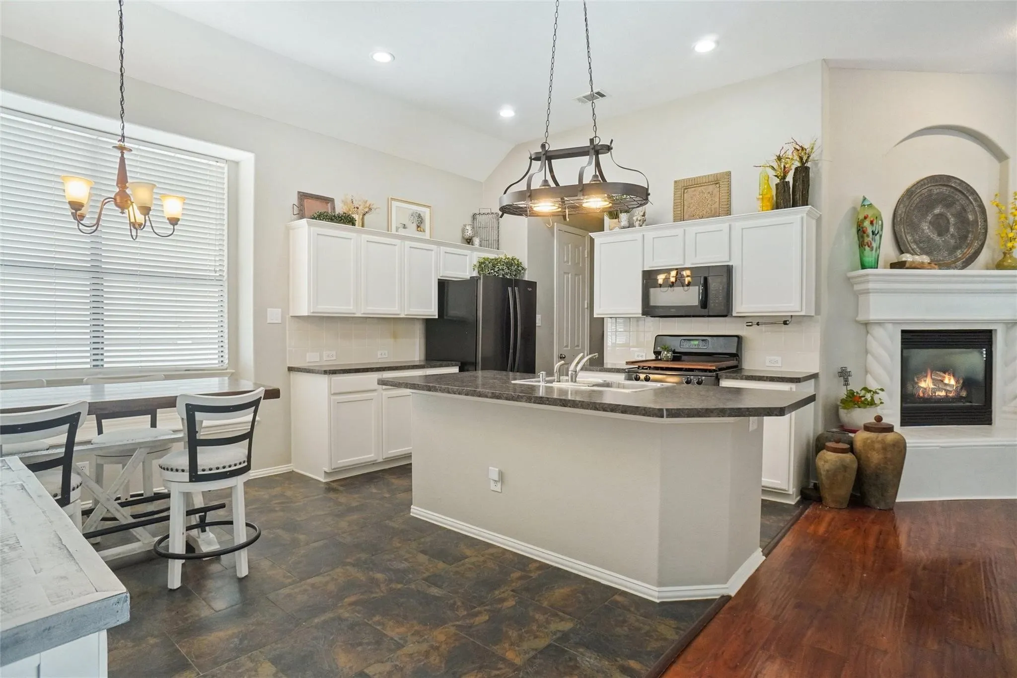 Single Family Residence For Sale in Denton County , 1716 Spanish Moss Way, Savannah, Texas 76227, 3 Bedroom, 2 Bathroom, 2 Garage spaces, 1,542 Sqft, built in 2004, mls#21203765, Real Estate Agent in Savannah, Homes For Sale in Denton county, Homes For Sale in Savannah, Realtor in Savannah Texas, Real Estate Brokerage Independent Realty Texas, Luminita Cordes Realtor