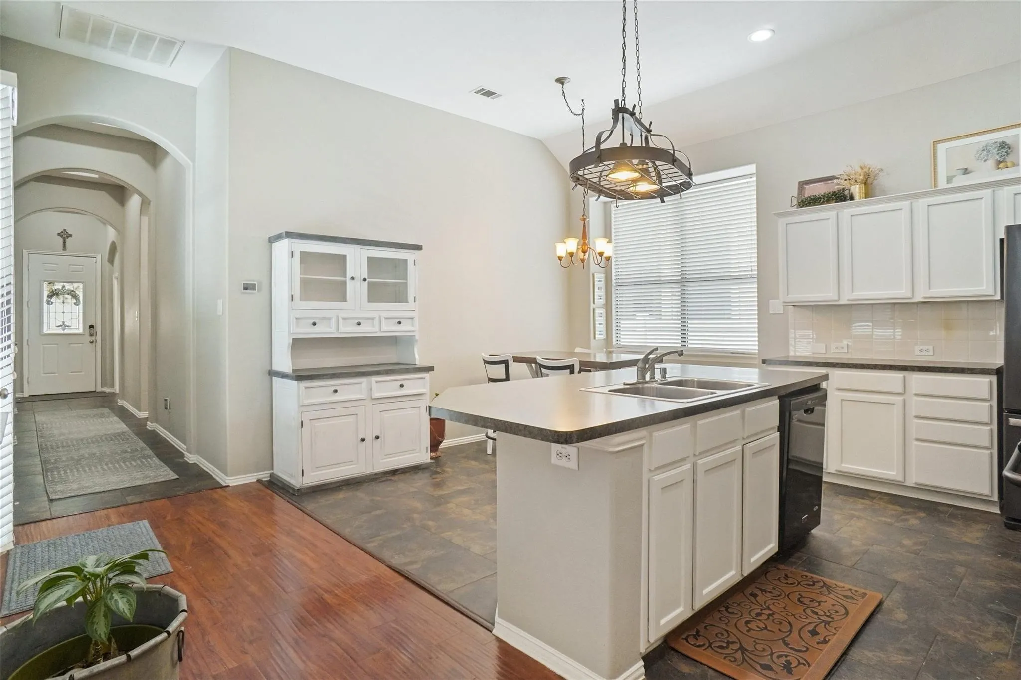 Single Family Residence For Sale in Denton County , 1716 Spanish Moss Way, Savannah, Texas 76227, 3 Bedroom, 2 Bathroom, 2 Garage spaces, 1,542 Sqft, built in 2004, mls#21203765, Real Estate Agent in Savannah, Homes For Sale in Denton county, Homes For Sale in Savannah, Realtor in Savannah Texas, Real Estate Brokerage Independent Realty Texas, Luminita Cordes Realtor